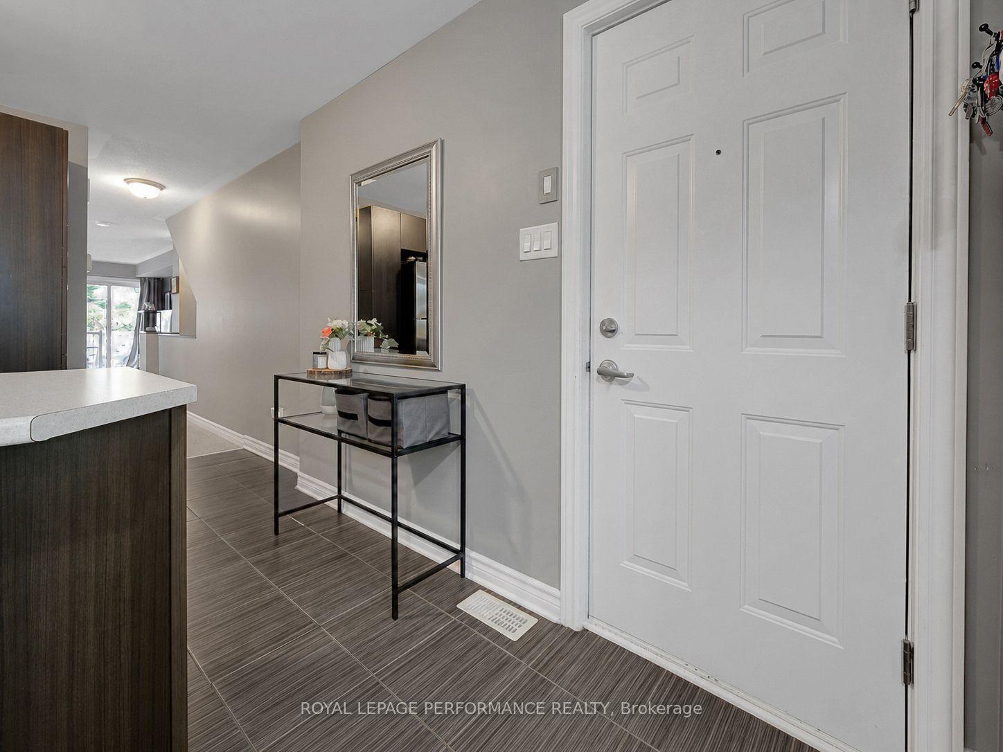 Photo 3 of 76 Argent Private, Ottawa, Kanata - Morgan's Grant/South March — HOMEH