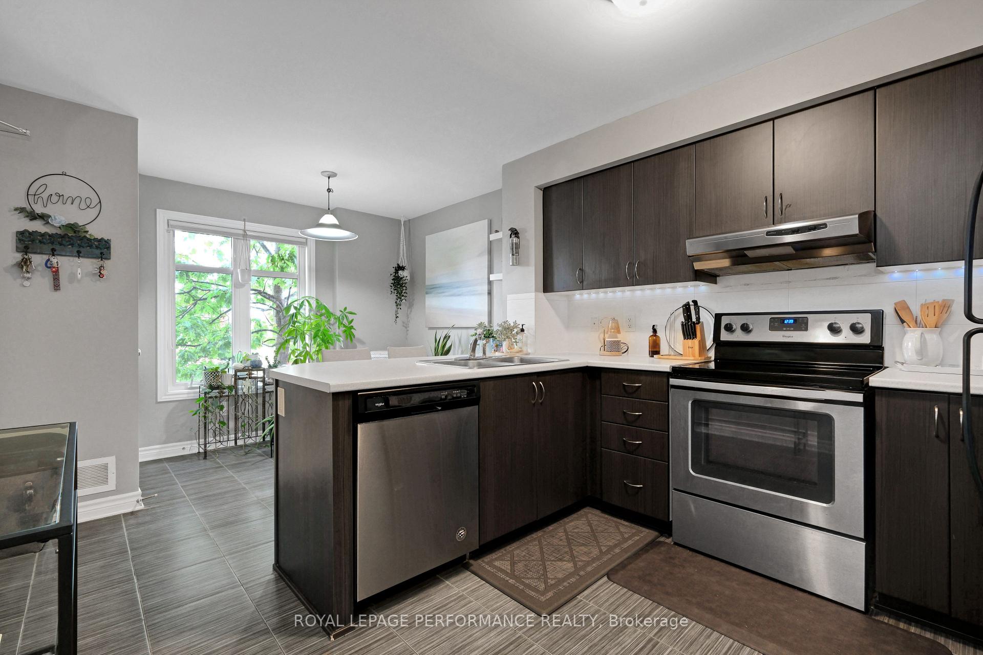 Photo 9 of 76 Argent Private, Ottawa, Kanata - Morgan's Grant/South March — HOMEH