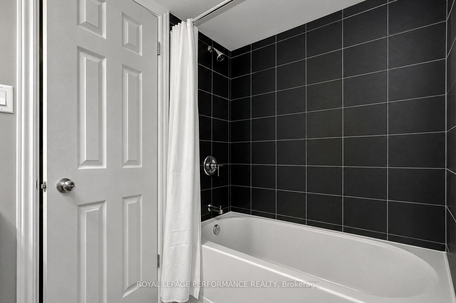 Photo 16 of 76 Argent Private, Ottawa, Kanata - Morgan's Grant/South March — HOMEH