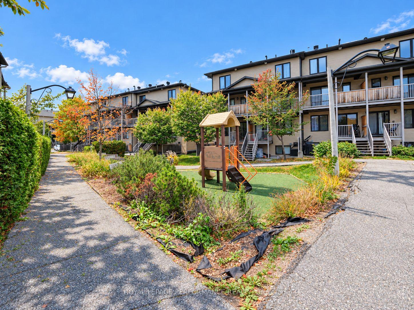 Photo 19 of 76 Argent Private, Ottawa, Kanata - Morgan's Grant/South March — HOMEH