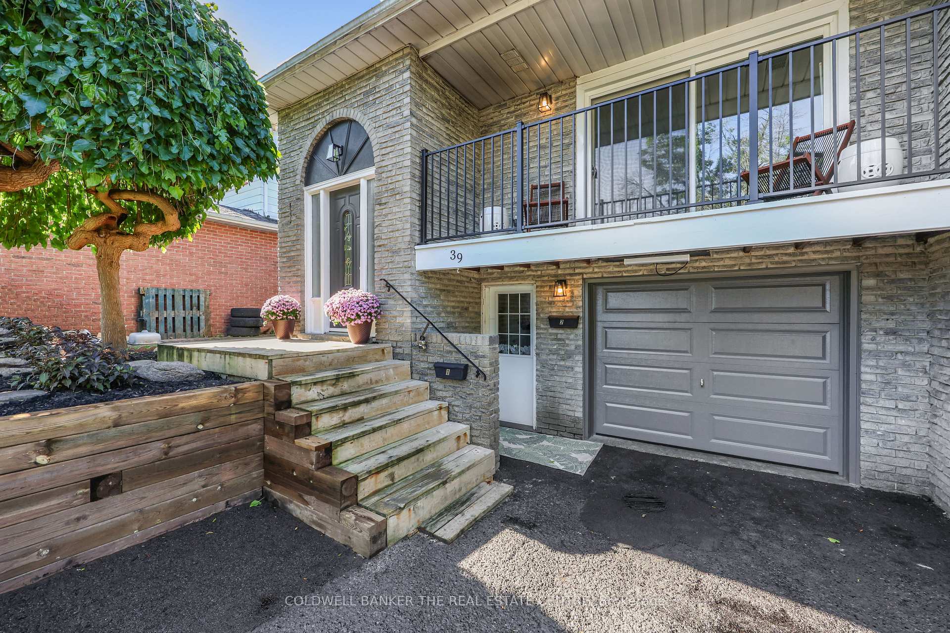 Photo 2 of 39 Highcroft Road, Barrie, Allandale Heights — HOMEH