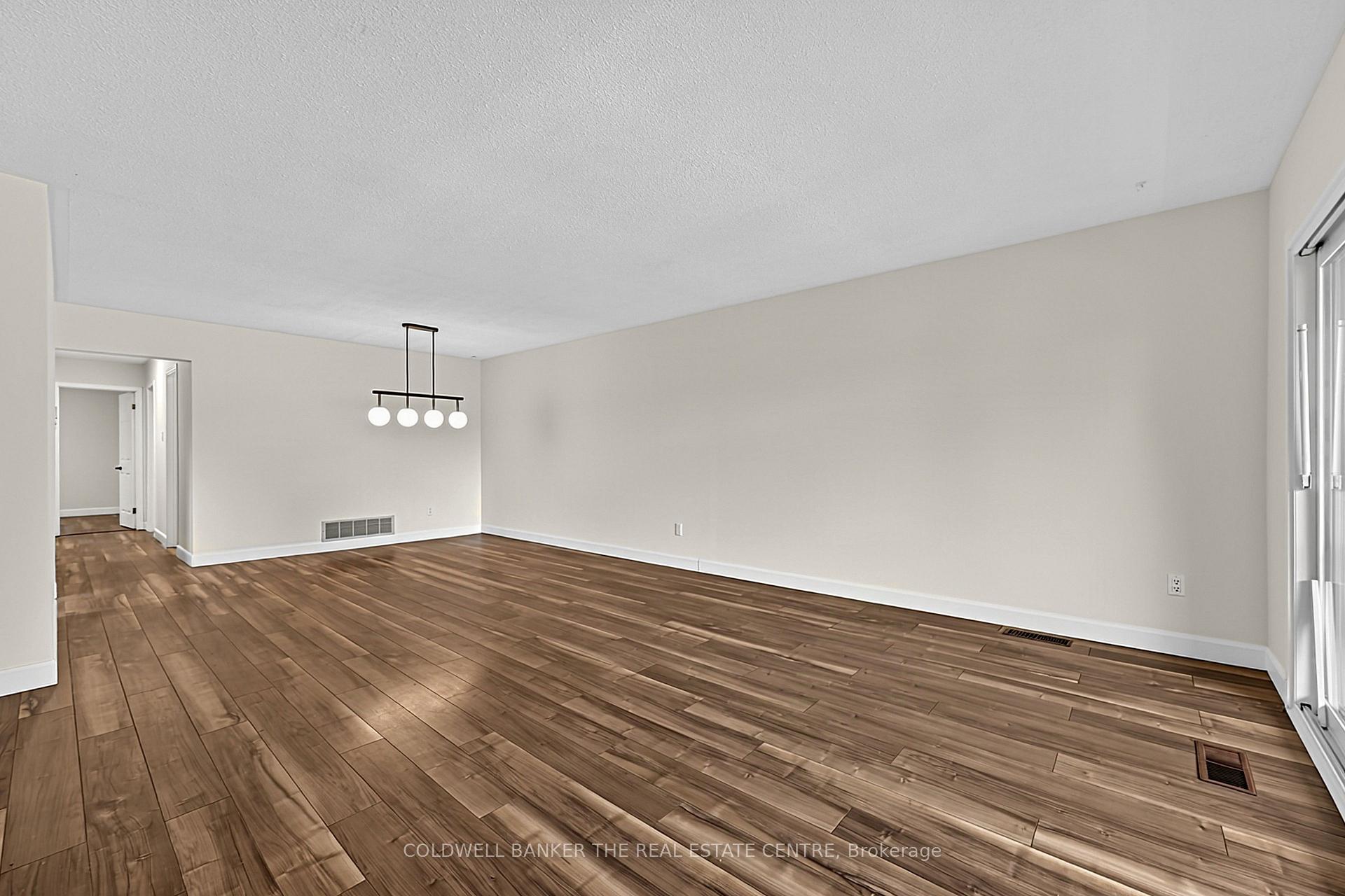 Photo 4 of 39 Highcroft Road, Barrie, Allandale Heights — HOMEH