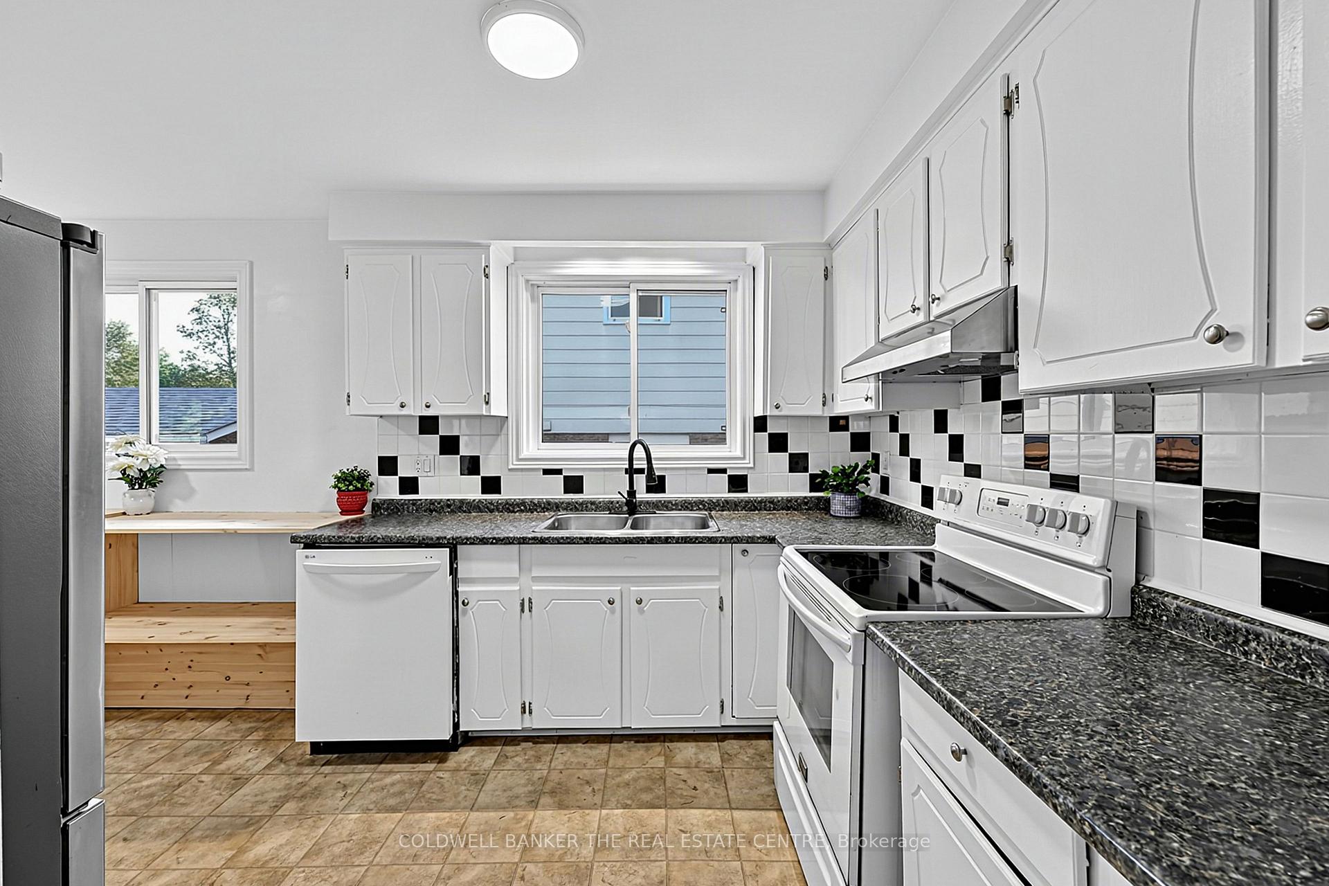 Photo 9 of 39 Highcroft Road, Barrie, Allandale Heights — HOMEH