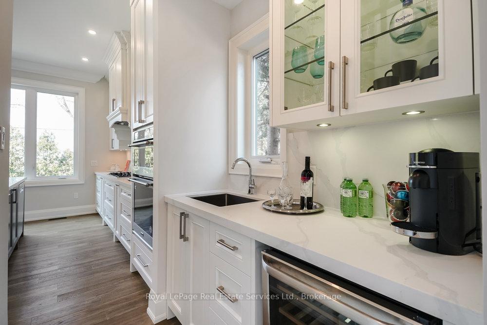 Photo 10 of 1211 Pinegrove Road, Oakville, West — HOMEH