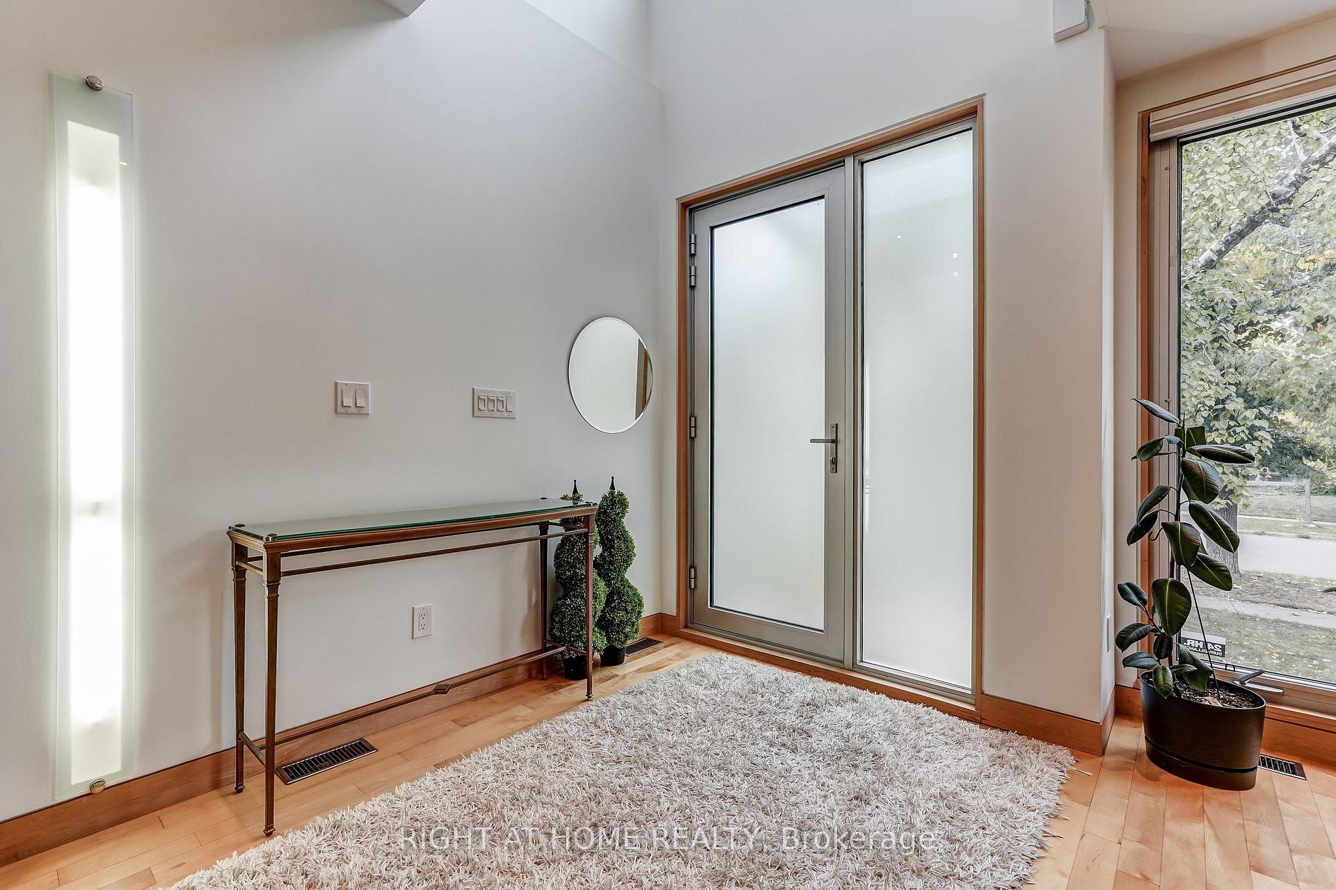 Photo 4 of 17 Ashfield Drive, Etobicoke, Eringate-Centennial-West Deane — HOMEH