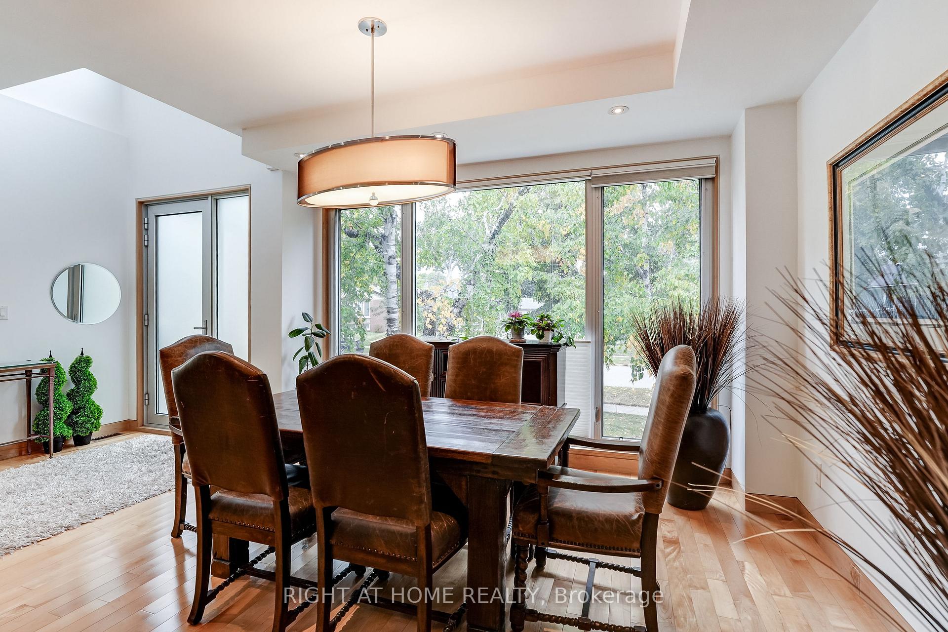 Photo 8 of 17 Ashfield Drive, Etobicoke, Eringate-Centennial-West Deane — HOMEH
