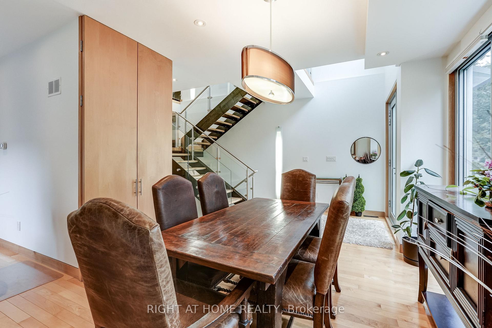 Photo 9 of 17 Ashfield Drive, Etobicoke, Eringate-Centennial-West Deane — HOMEH