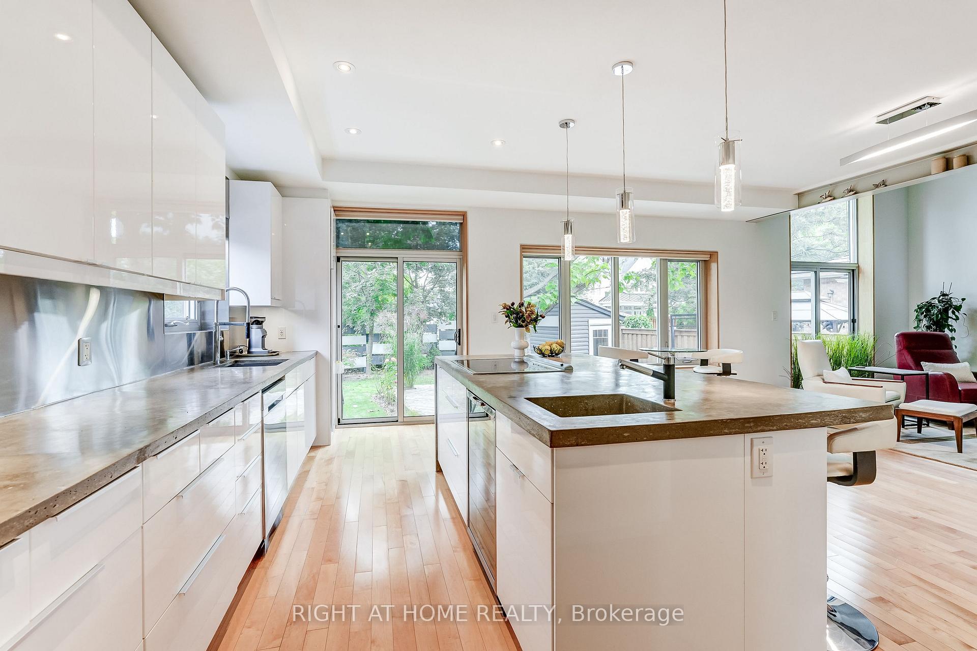 Photo 10 of 17 Ashfield Drive, Etobicoke, Eringate-Centennial-West Deane — HOMEH