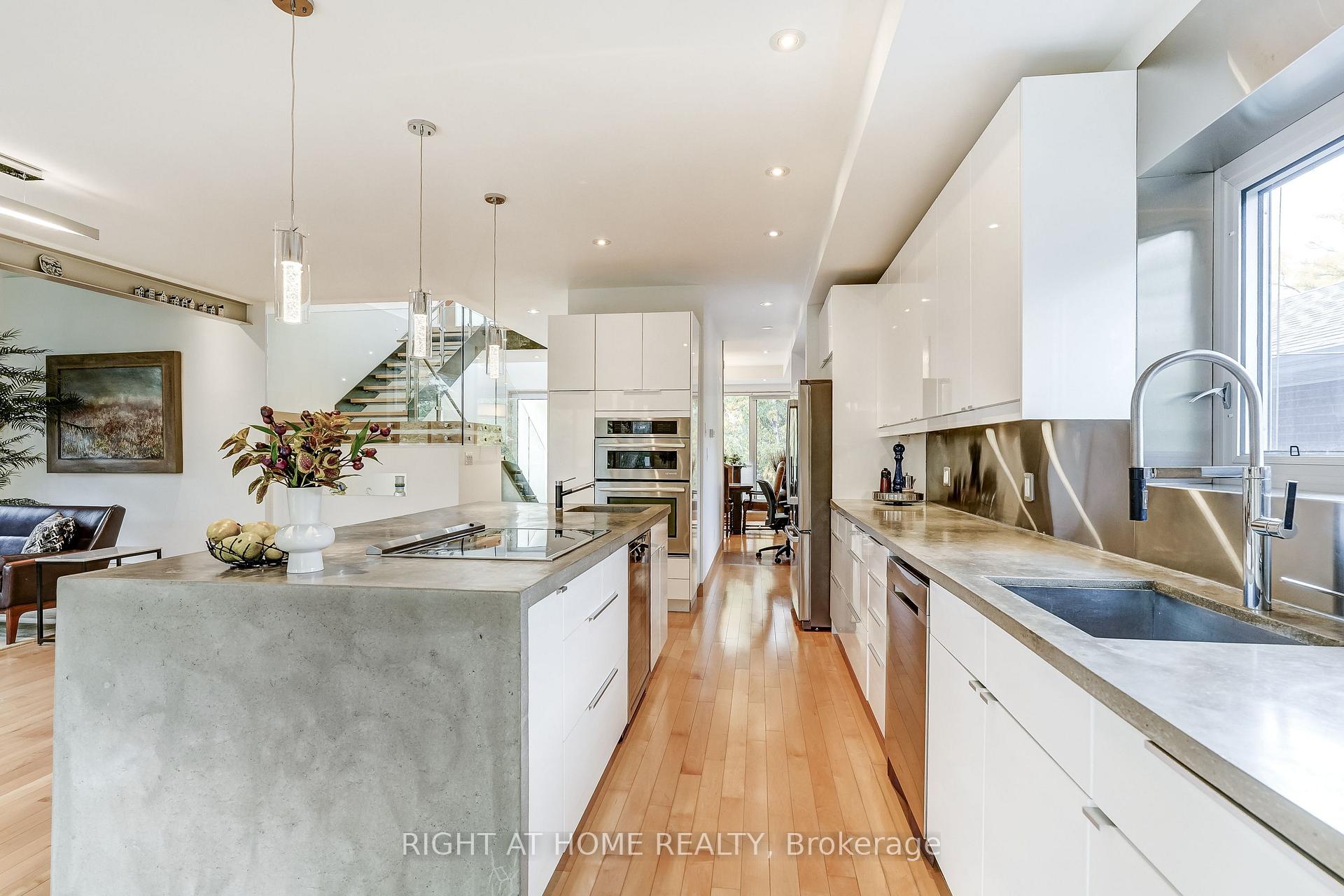 Photo 14 of 17 Ashfield Drive, Etobicoke, Eringate-Centennial-West Deane — HOMEH