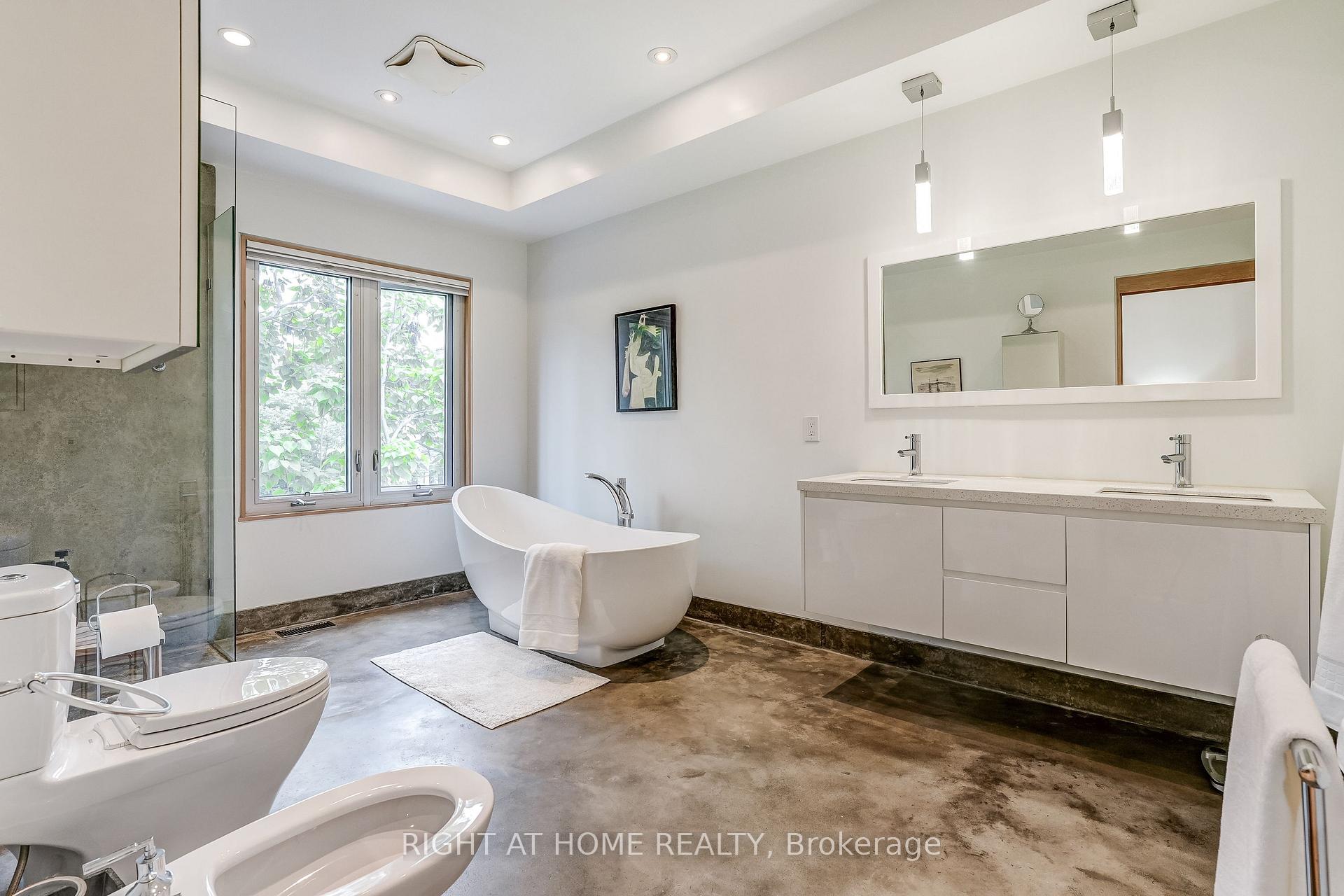Photo 33 of 17 Ashfield Drive, Etobicoke, Eringate-Centennial-West Deane — HOMEH
