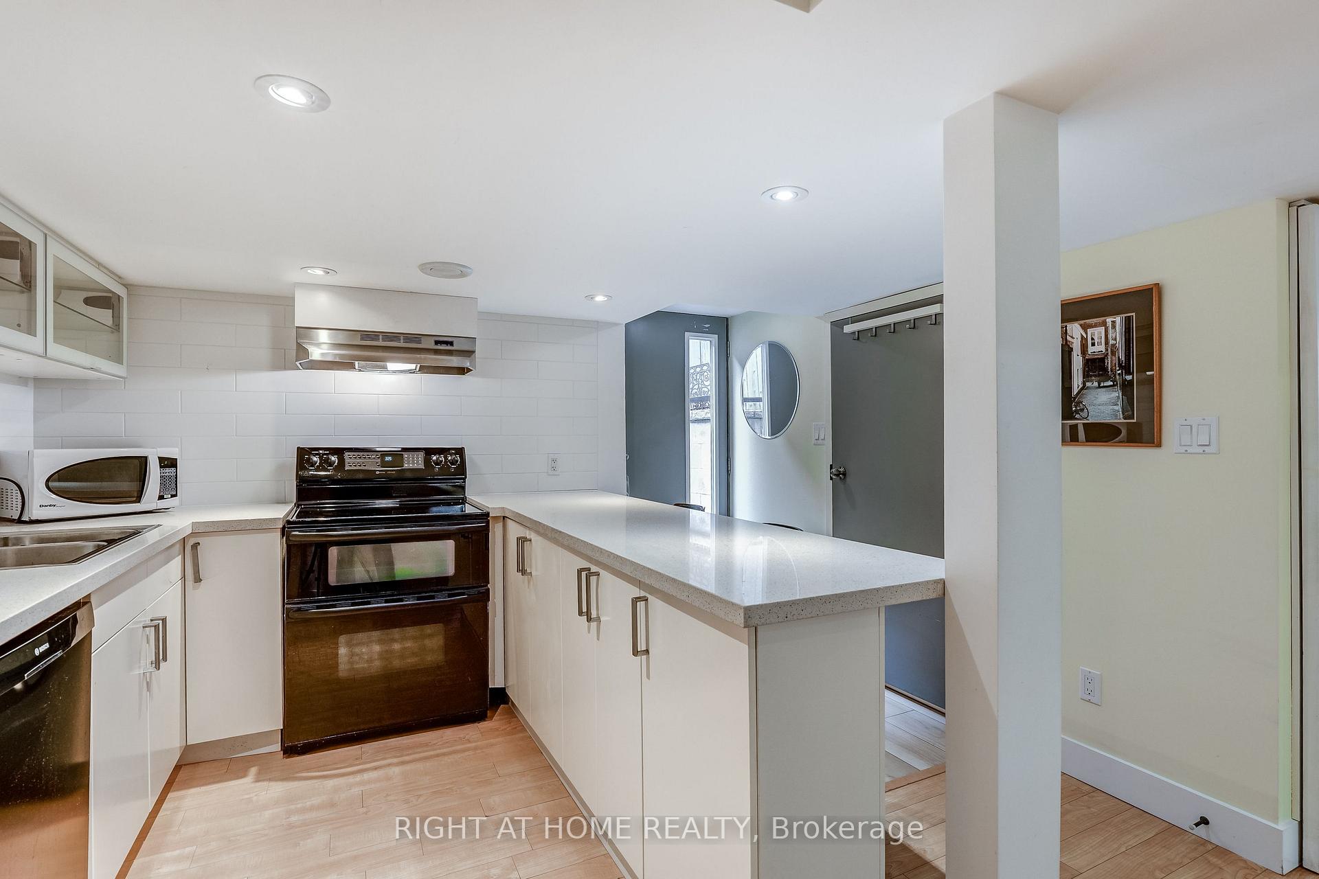 Photo 44 of 17 Ashfield Drive, Etobicoke, Eringate-Centennial-West Deane — HOMEH