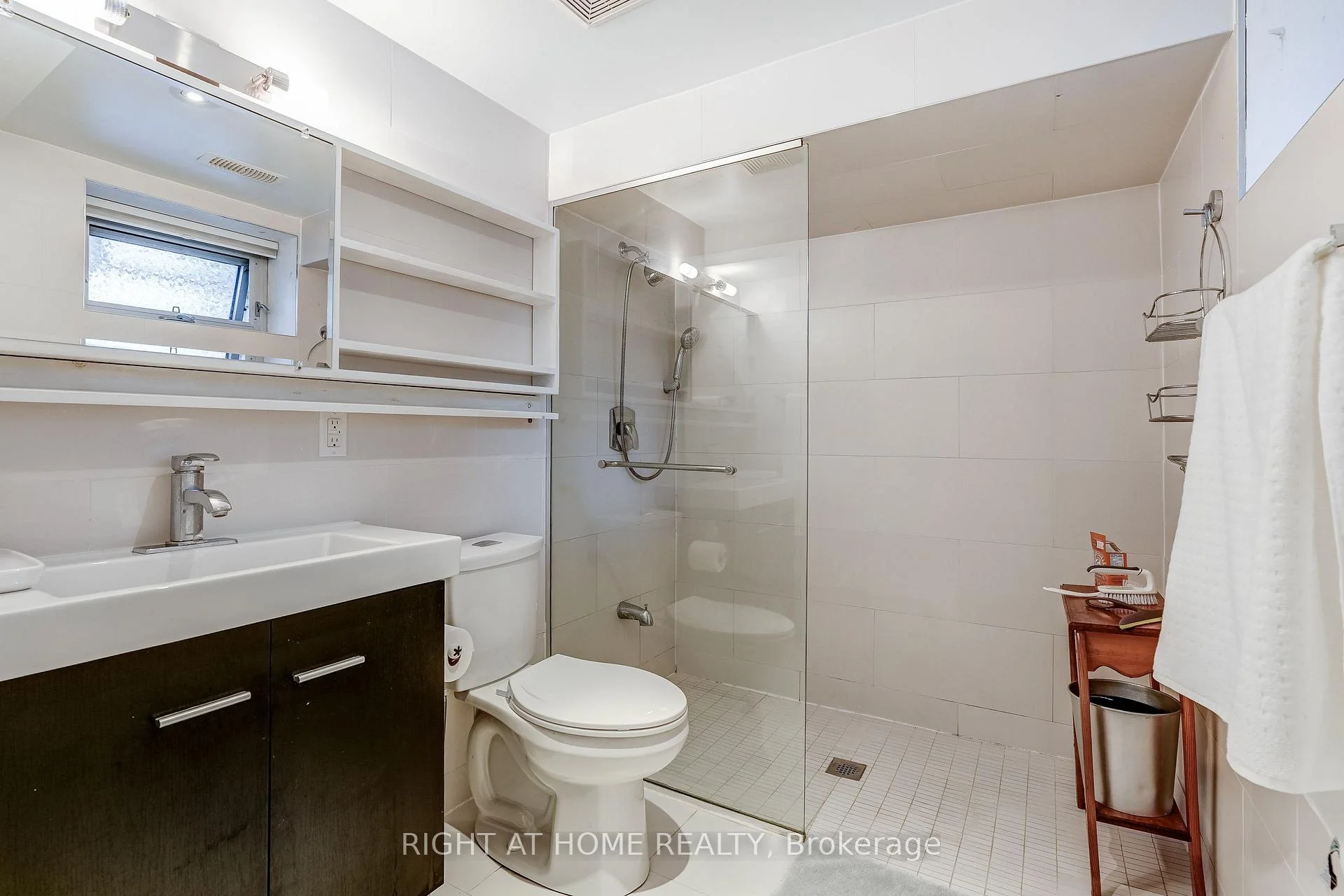 Photo 52 of 17 Ashfield Drive, Etobicoke, Eringate-Centennial-West Deane — HOMEH