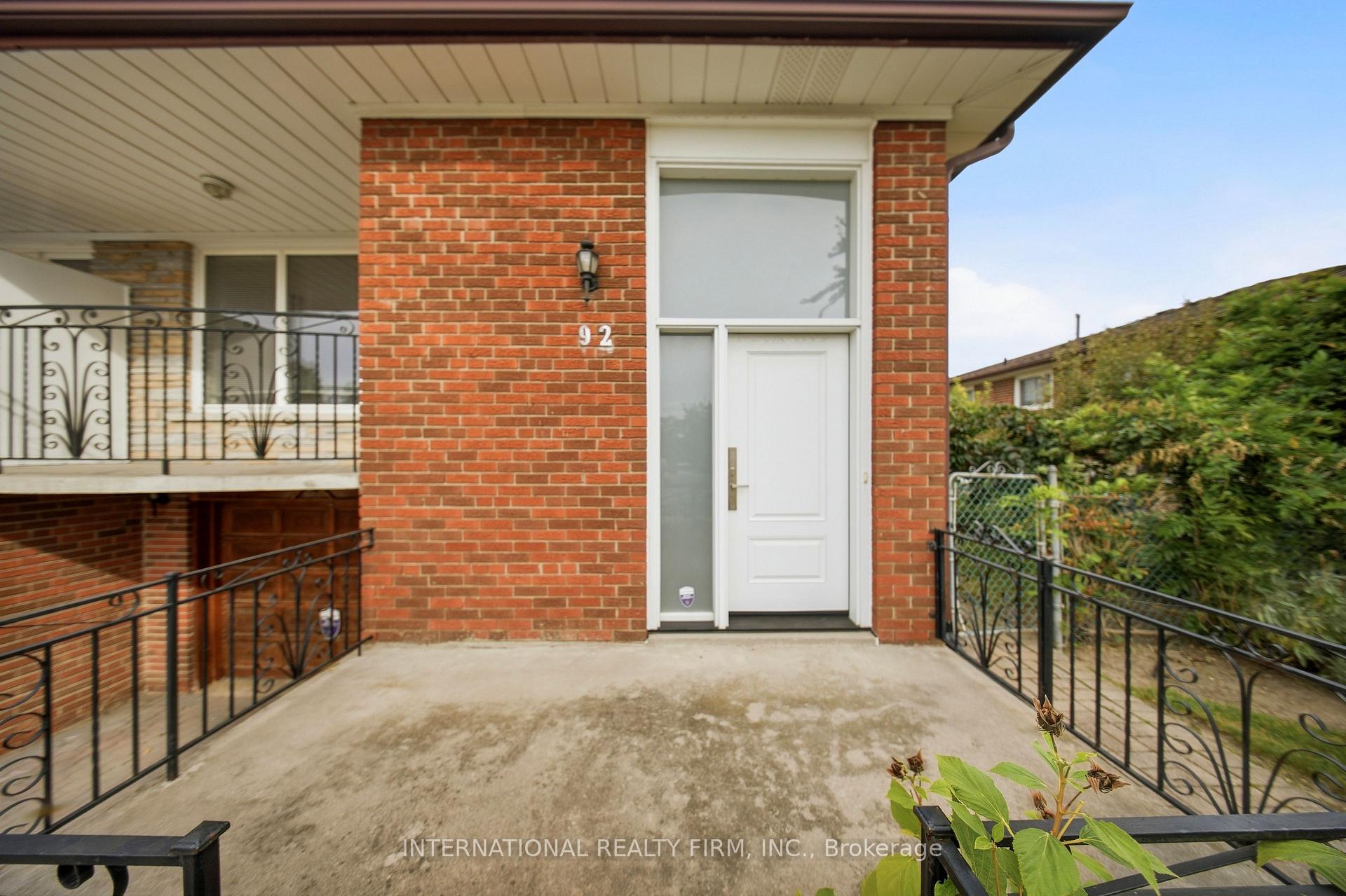 Photo 2 of 92 Andrew Park, Vaughan, West Woodbridge — HOMEH