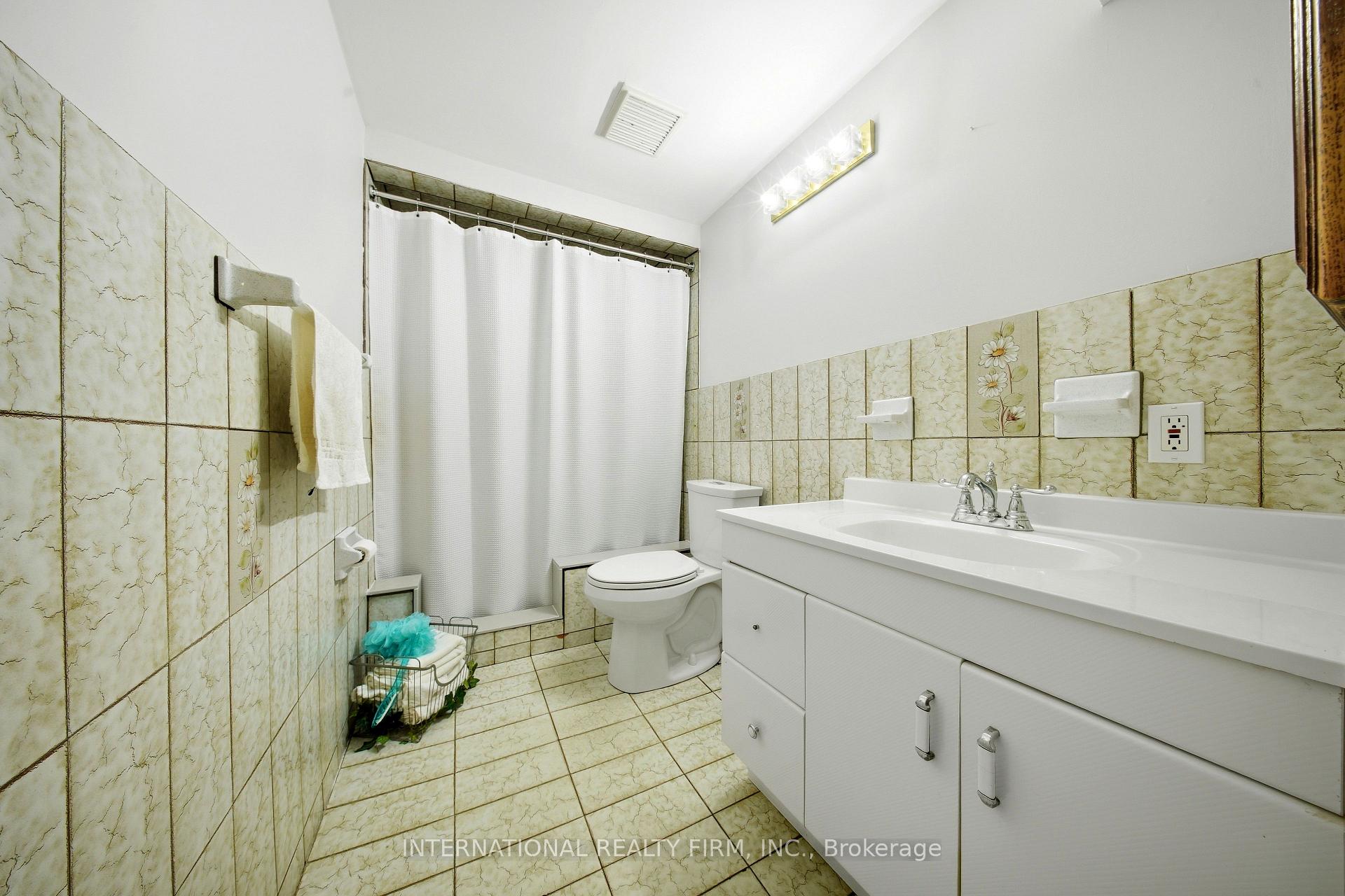 Photo 21 of 92 Andrew Park, Vaughan, West Woodbridge — HOMEH