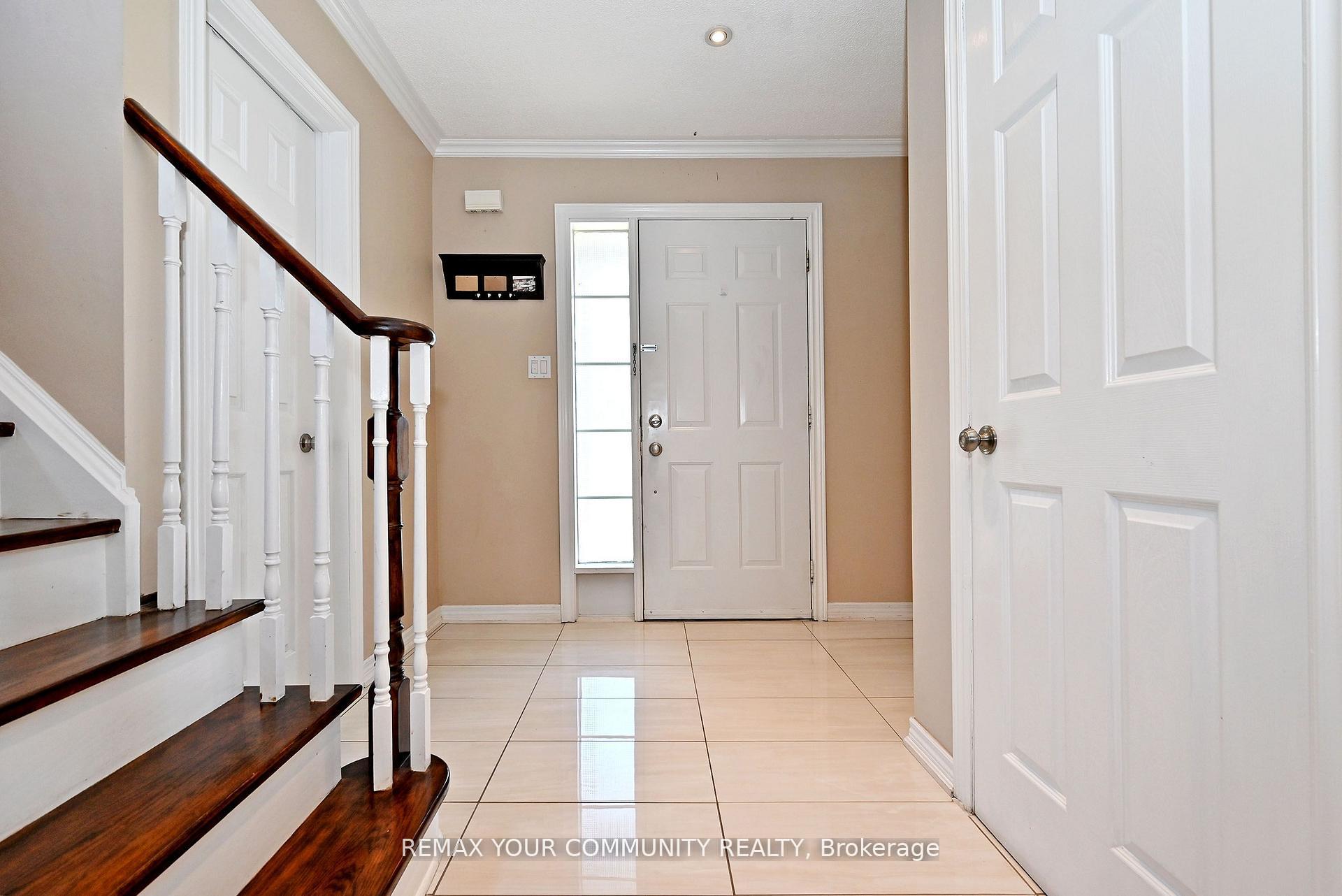 Photo 3 of 73 Laurendale Avenue, Georgina, Keswick South — HOMEH