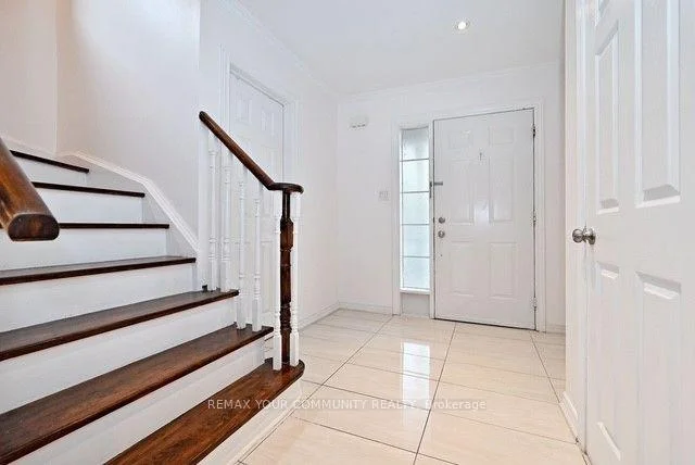 Photo 4 of 73 Laurendale Avenue, Georgina, Keswick South — HOMEH
