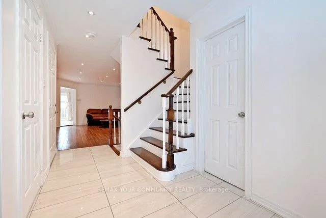 Photo 6 of 73 Laurendale Avenue, Georgina, Keswick South — HOMEH