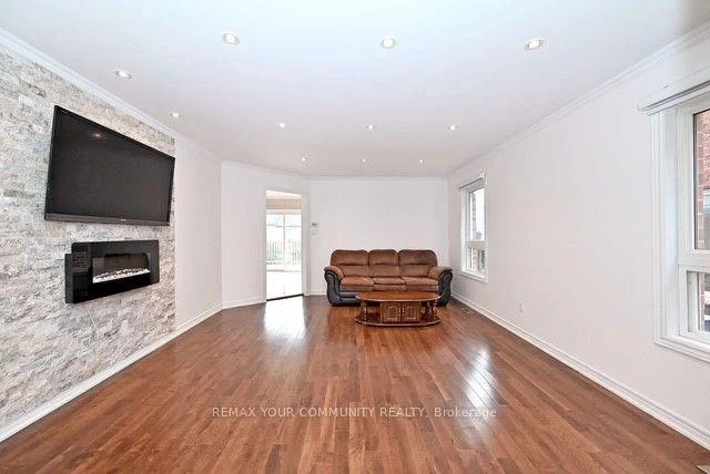 Photo 8 of 73 Laurendale Avenue, Georgina, Keswick South — HOMEH