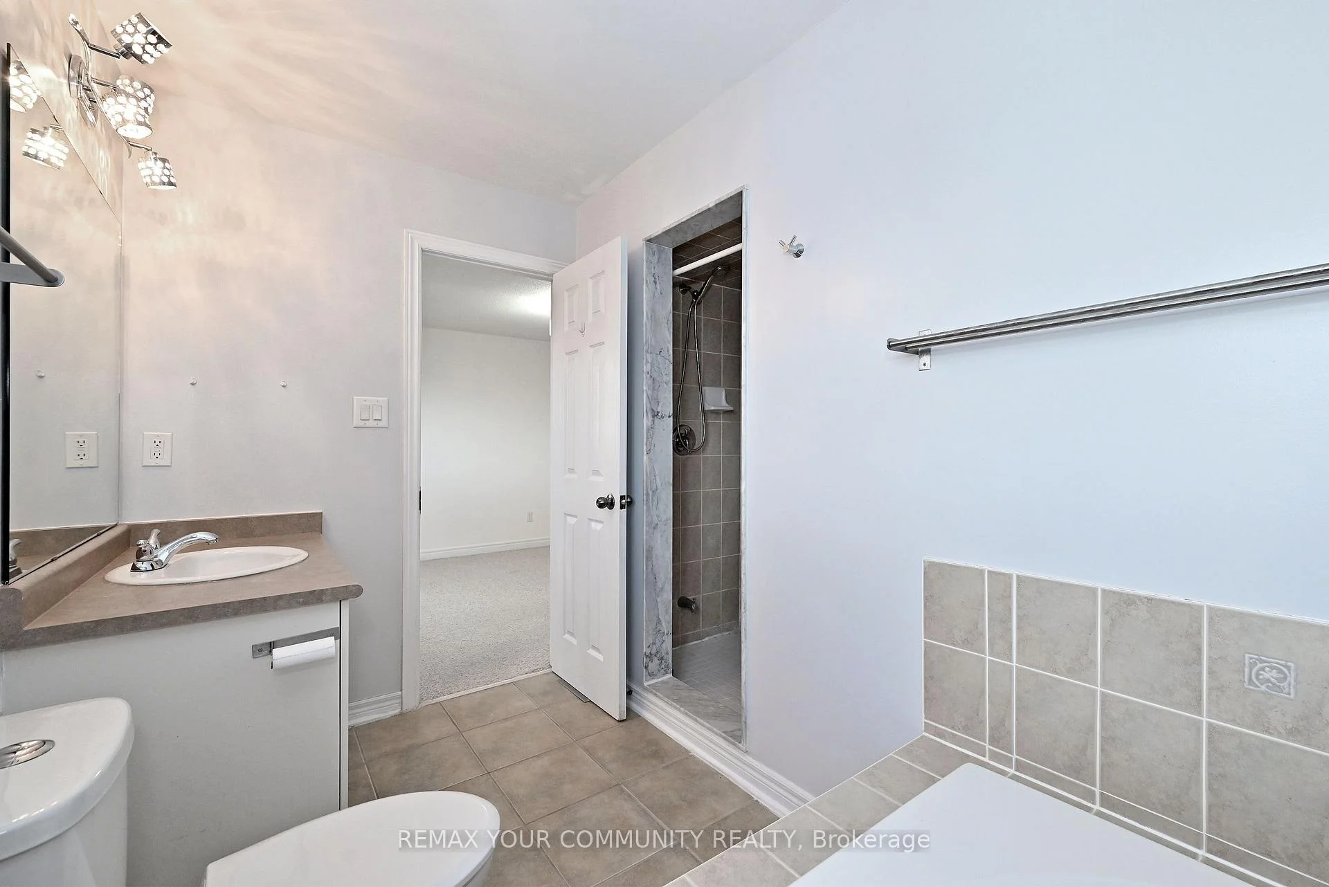 Photo 70 of 73 Laurendale Avenue, Georgina, Keswick South — HOMEH