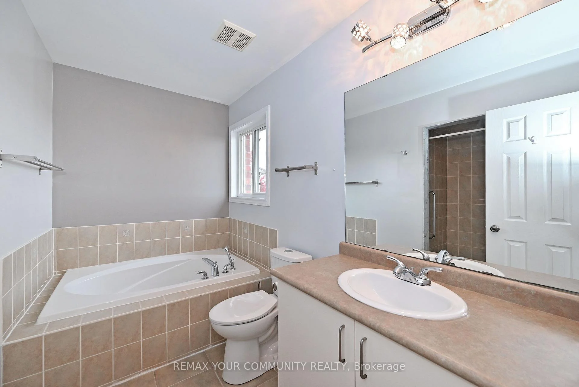Photo 71 of 73 Laurendale Avenue, Georgina, Keswick South — HOMEH