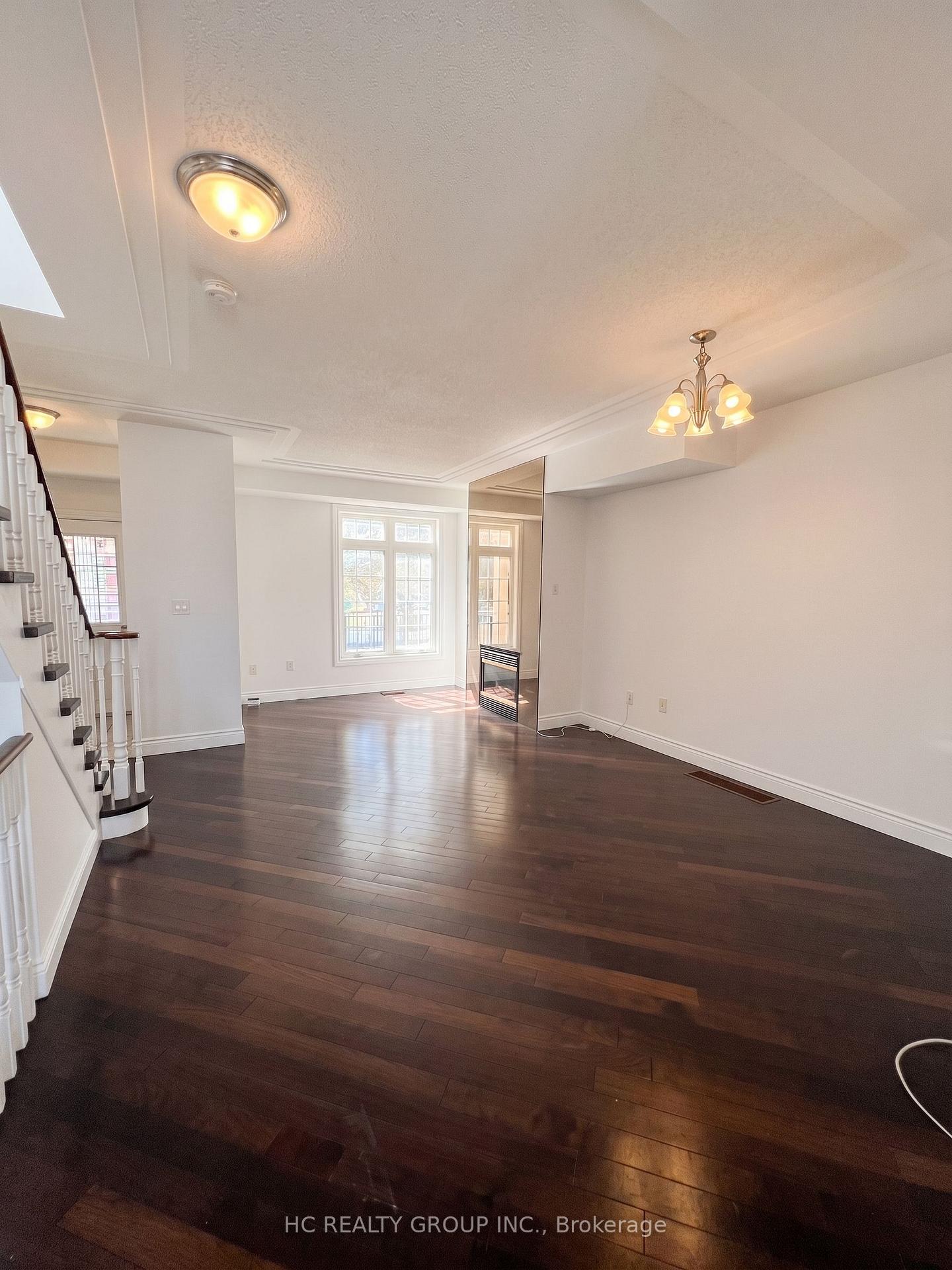 Photo 4 of Unit 19, 10 Post Oak Drive, Richmond Hill, Jefferson — HOMEH