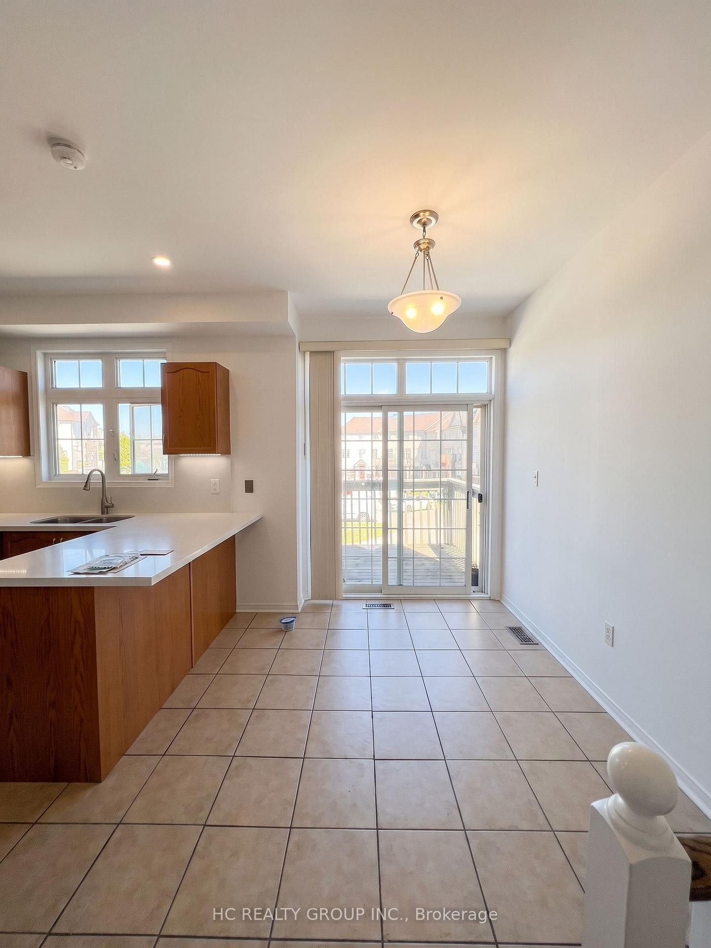 Photo 5 of Unit 19, 10 Post Oak Drive, Richmond Hill, Jefferson — HOMEH