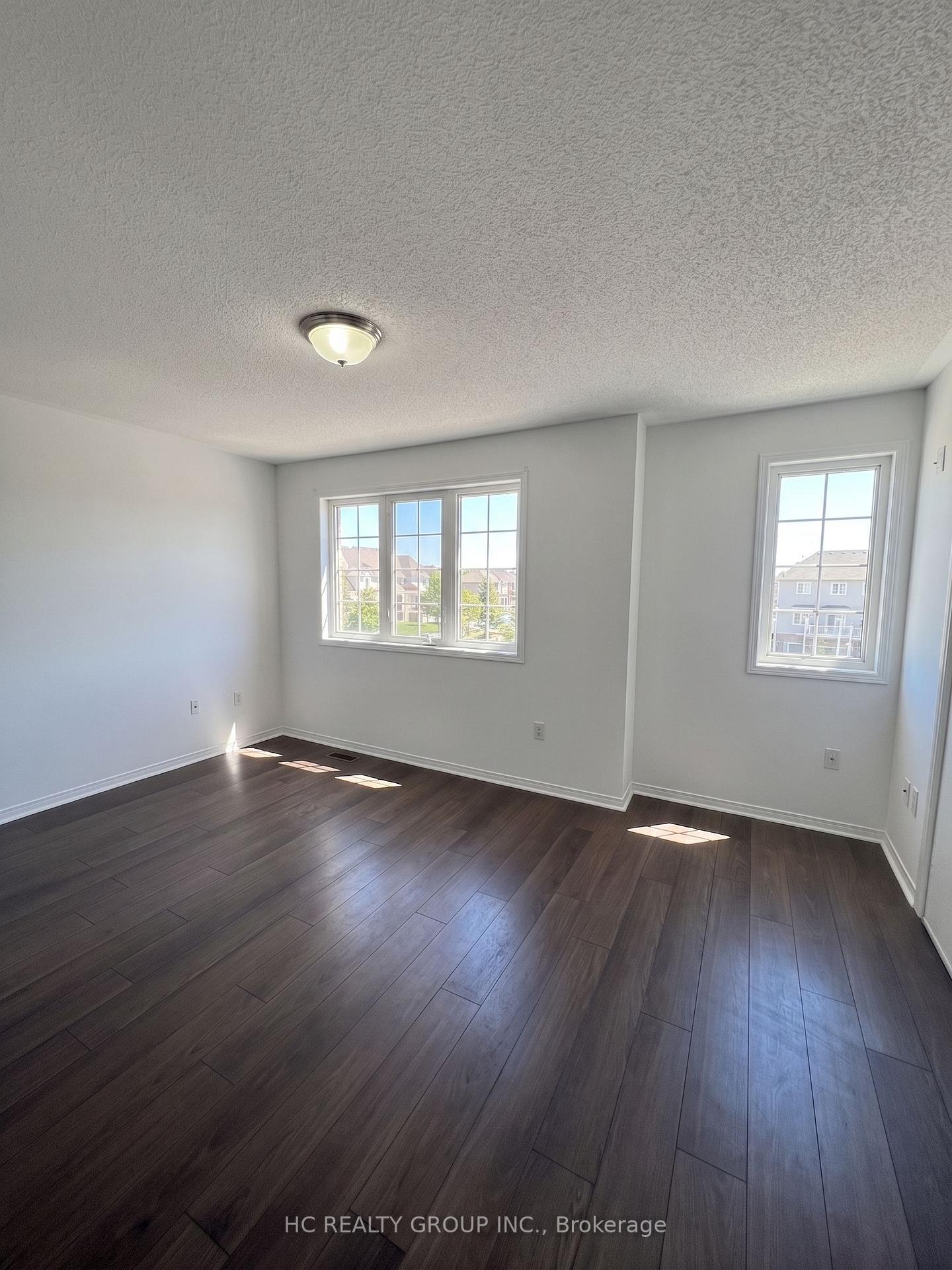 Photo 9 of Unit 19, 10 Post Oak Drive, Richmond Hill, Jefferson — HOMEH