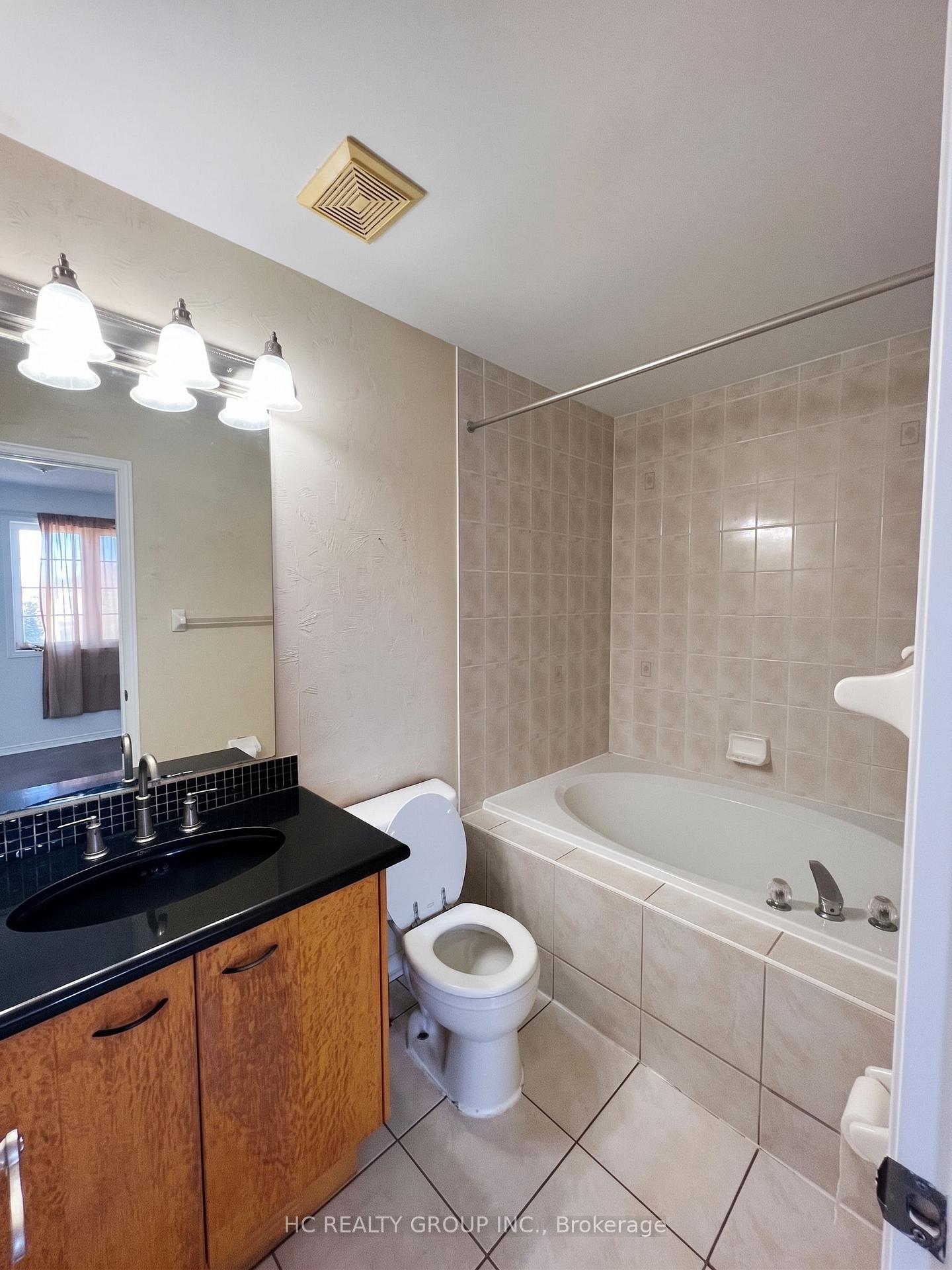 Photo 10 of Unit 19, 10 Post Oak Drive, Richmond Hill, Jefferson — HOMEH