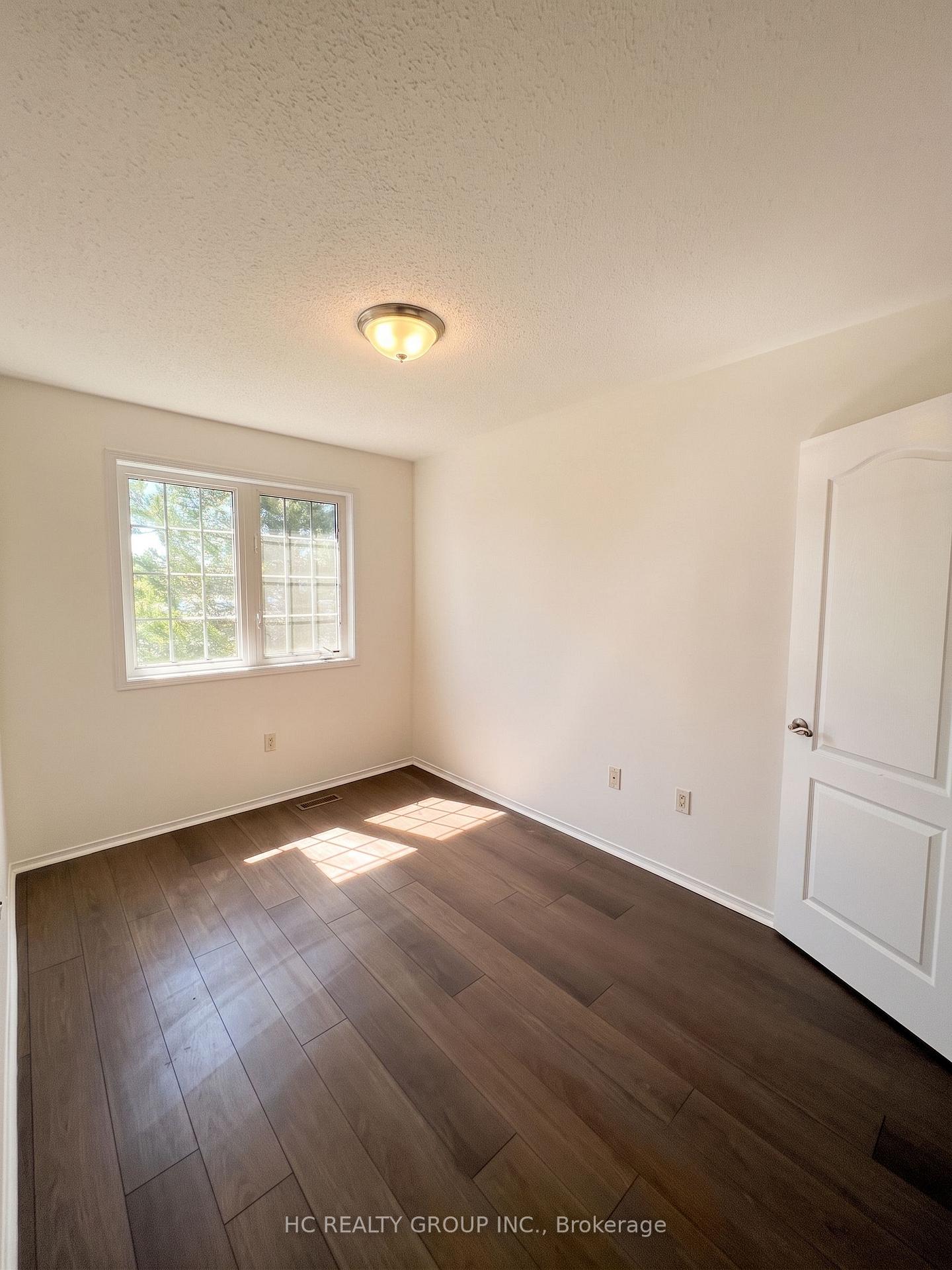 Photo 12 of Unit 19, 10 Post Oak Drive, Richmond Hill, Jefferson — HOMEH
