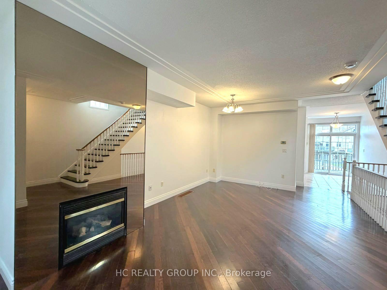 Photo 3 of Unit 19, 10 Post Oak Drive, Richmond Hill, Jefferson — HOMEH