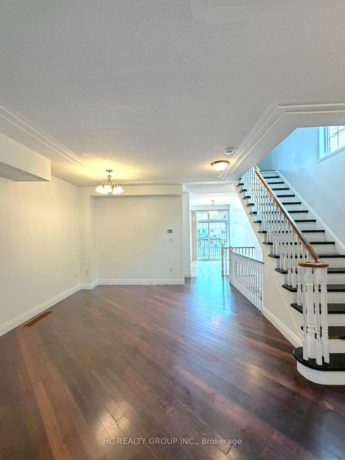 Photo 6 of Unit 19, 10 Post Oak Drive, Richmond Hill, Jefferson — HOMEH