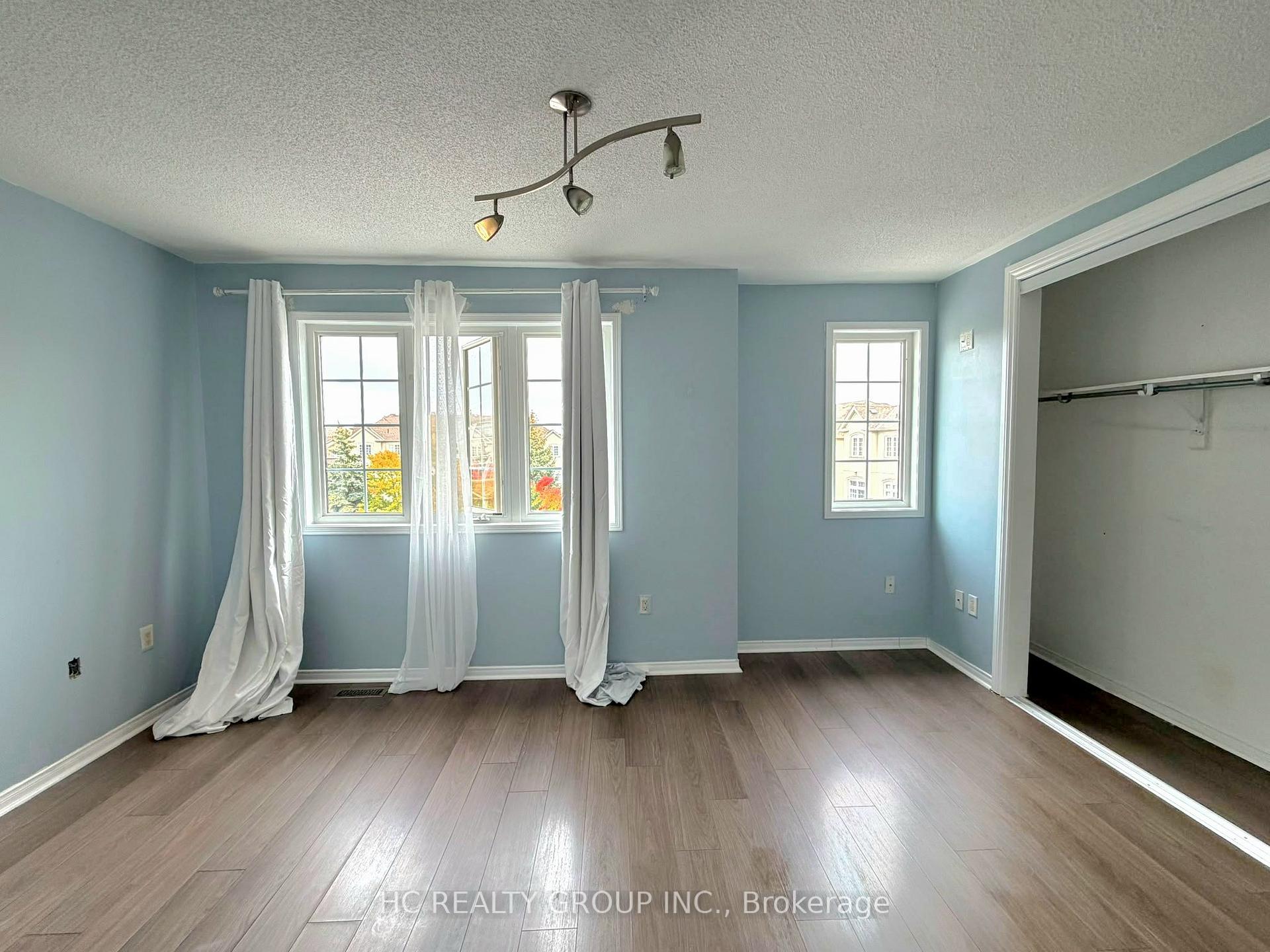 Photo 11 of Unit 19, 10 Post Oak Drive, Richmond Hill, Jefferson — HOMEH