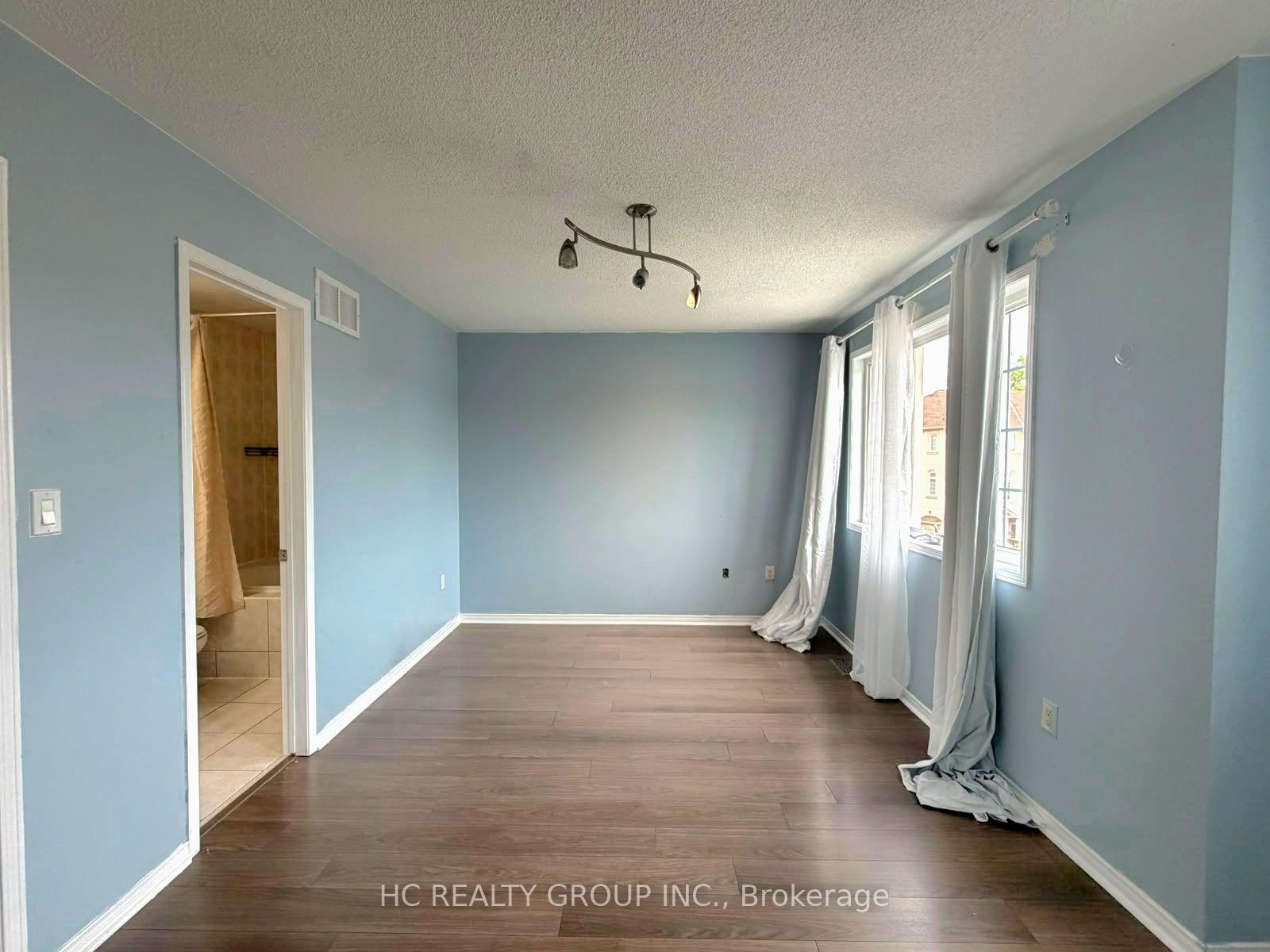 Photo 13 of Unit 19, 10 Post Oak Drive, Richmond Hill, Jefferson — HOMEH