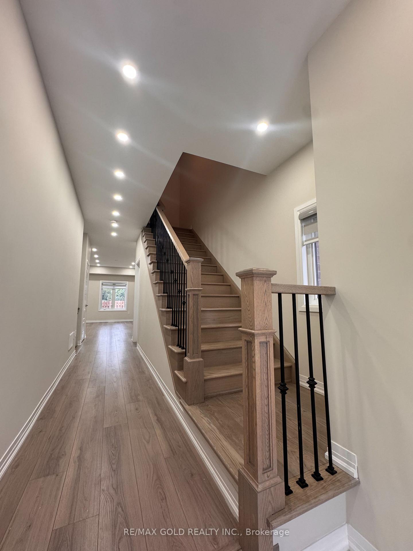 Photo 2 of 31 George Brier Drive W, Brant, Paris — HOMEH