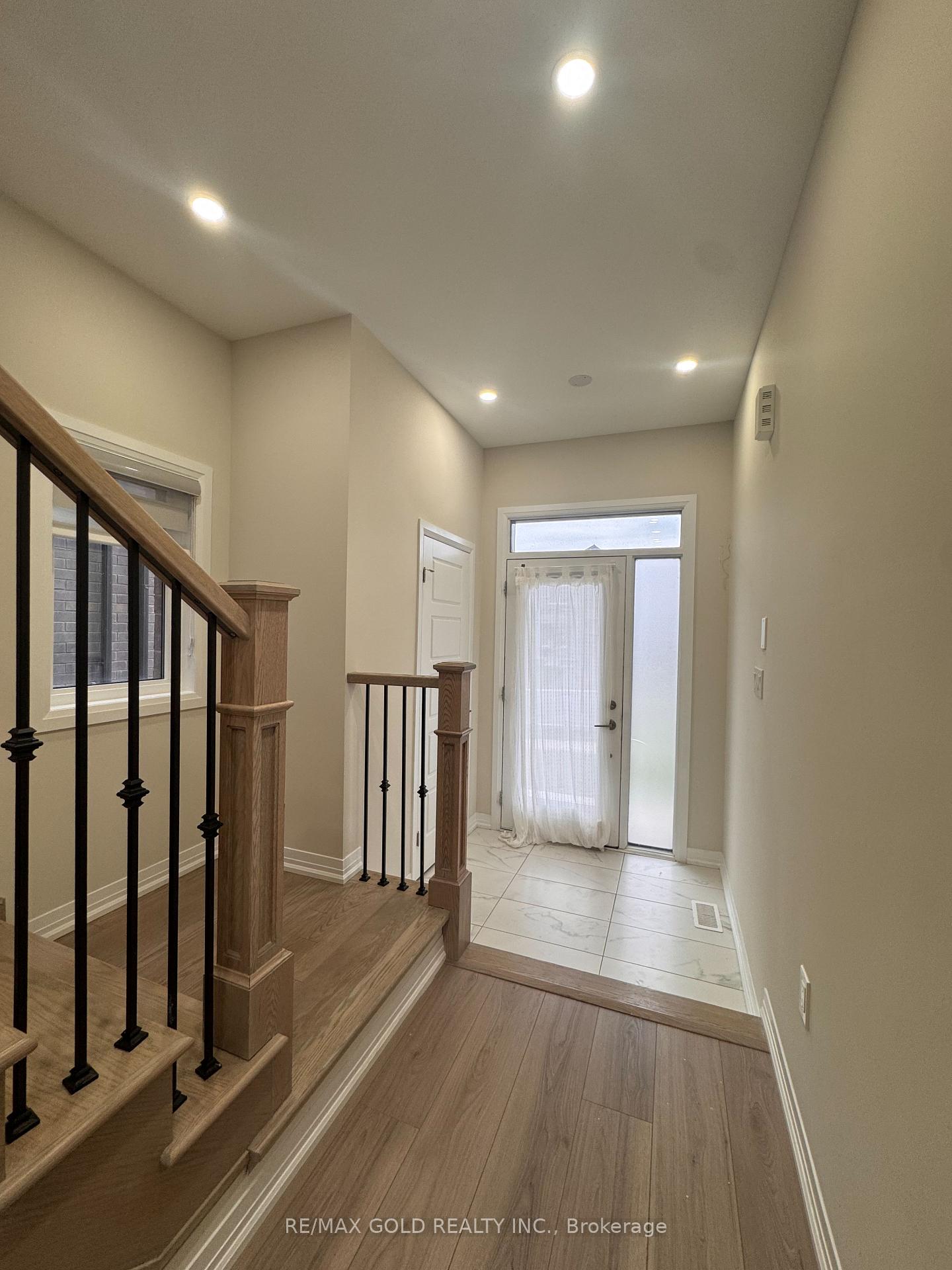 Photo 3 of 31 George Brier Drive W, Brant, Paris — HOMEH