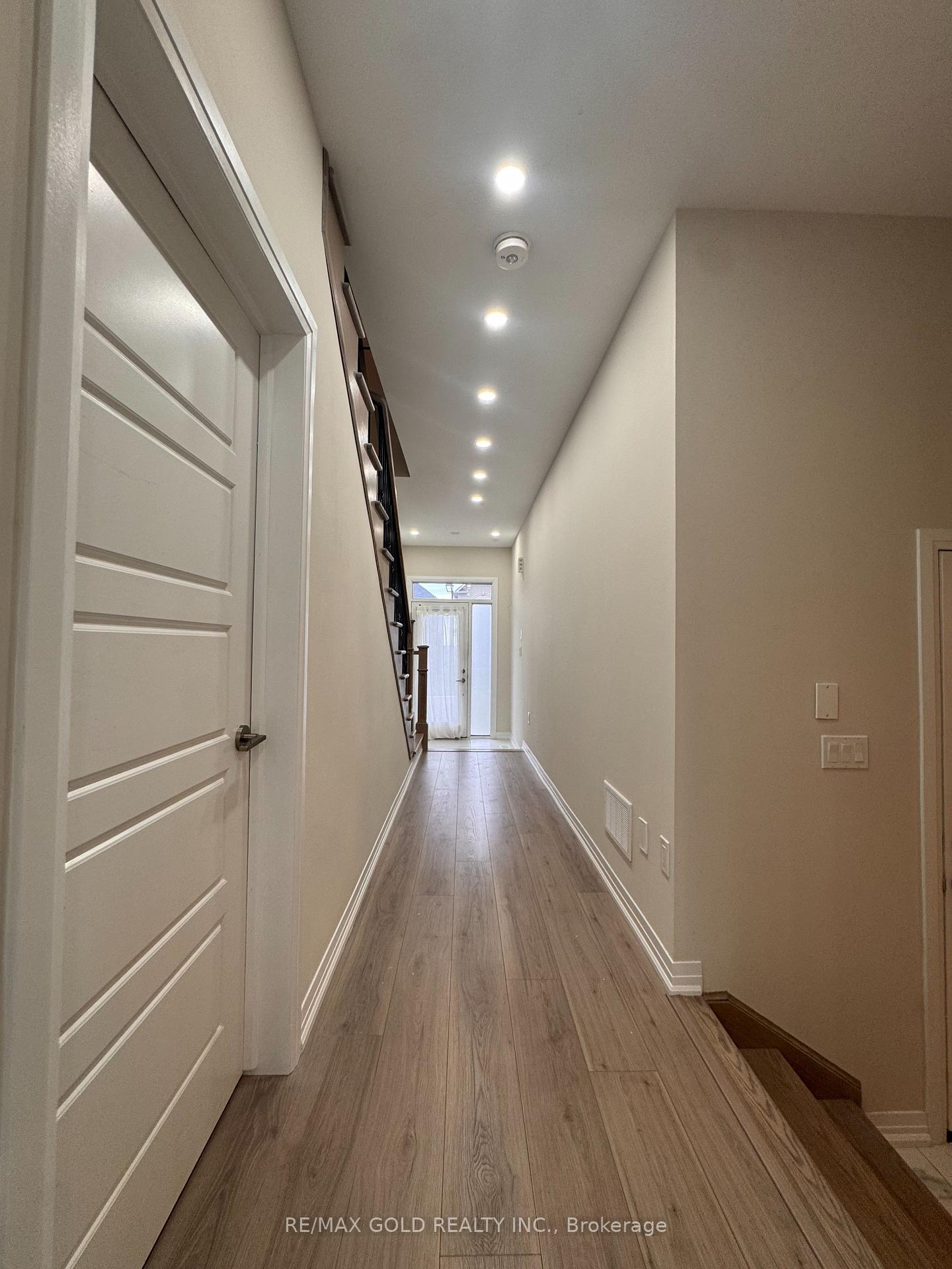 Photo 7 of 31 George Brier Drive W, Brant, Paris — HOMEH