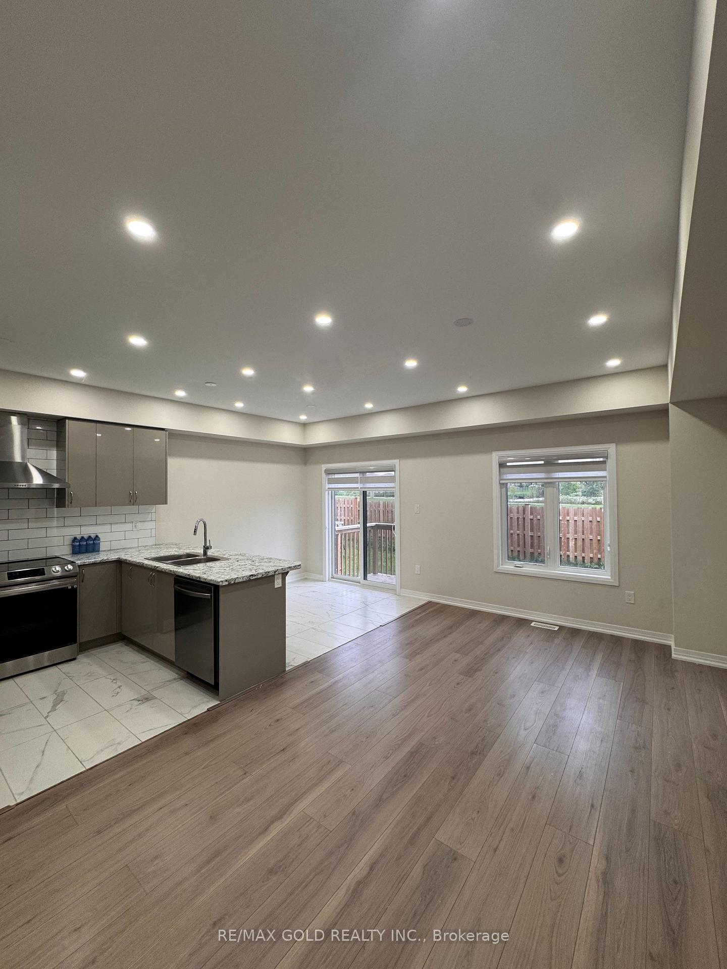 Photo 8 of 31 George Brier Drive W, Brant, Paris — HOMEH
