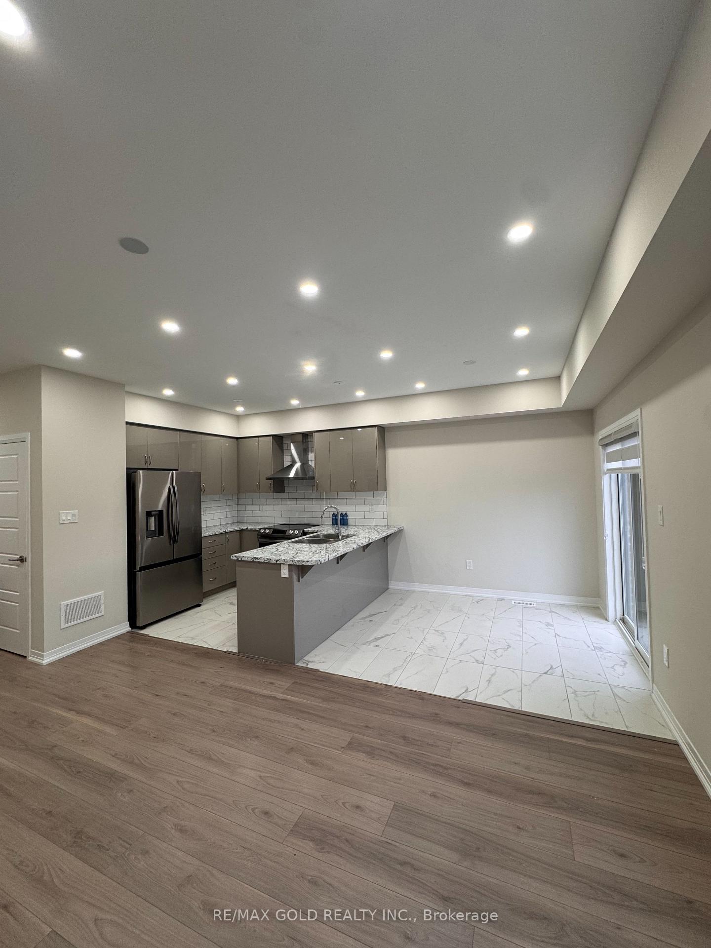 Photo 9 of 31 George Brier Drive W, Brant, Paris — HOMEH