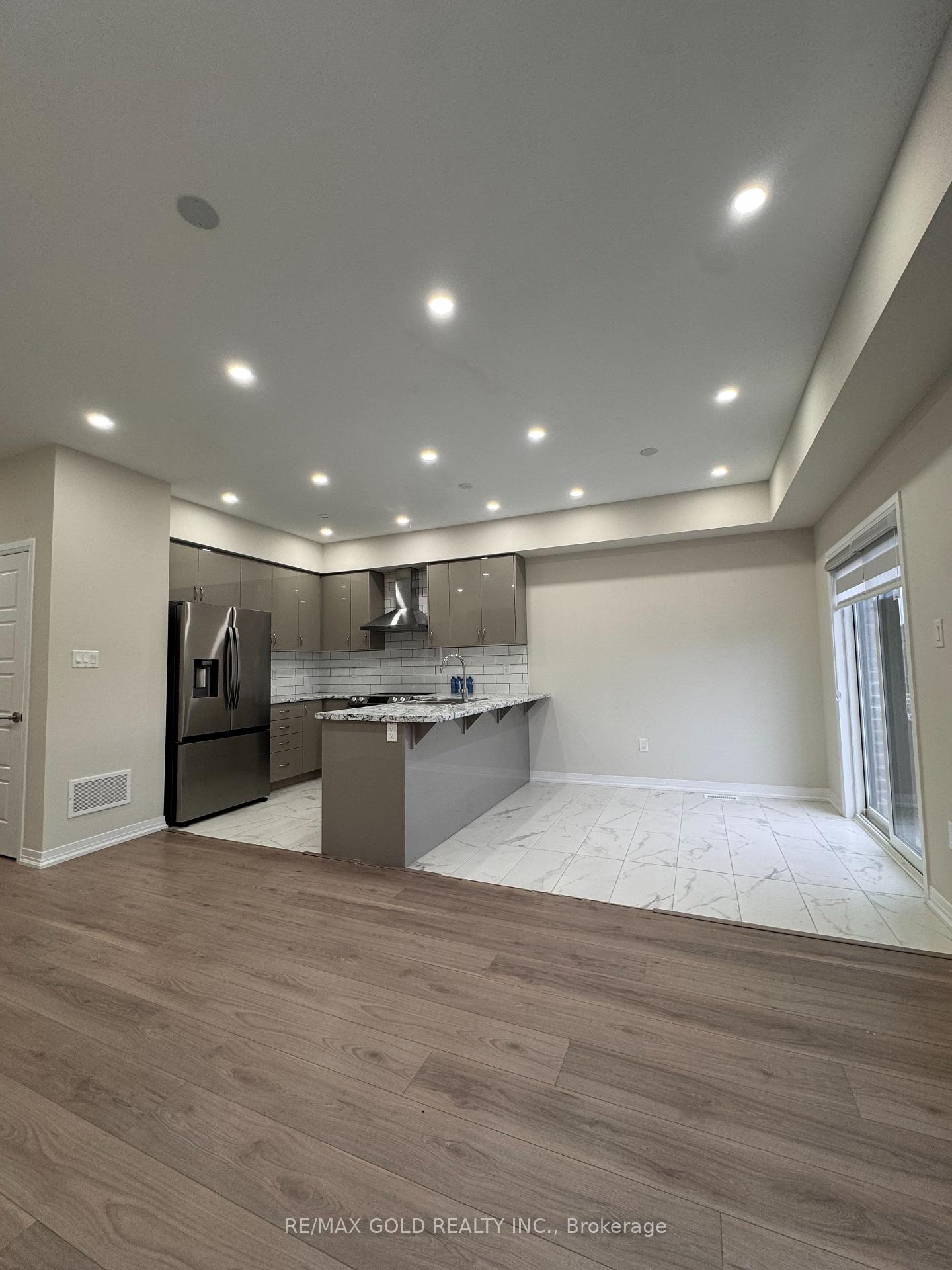 Photo 10 of 31 George Brier Drive W, Brant, Paris — HOMEH