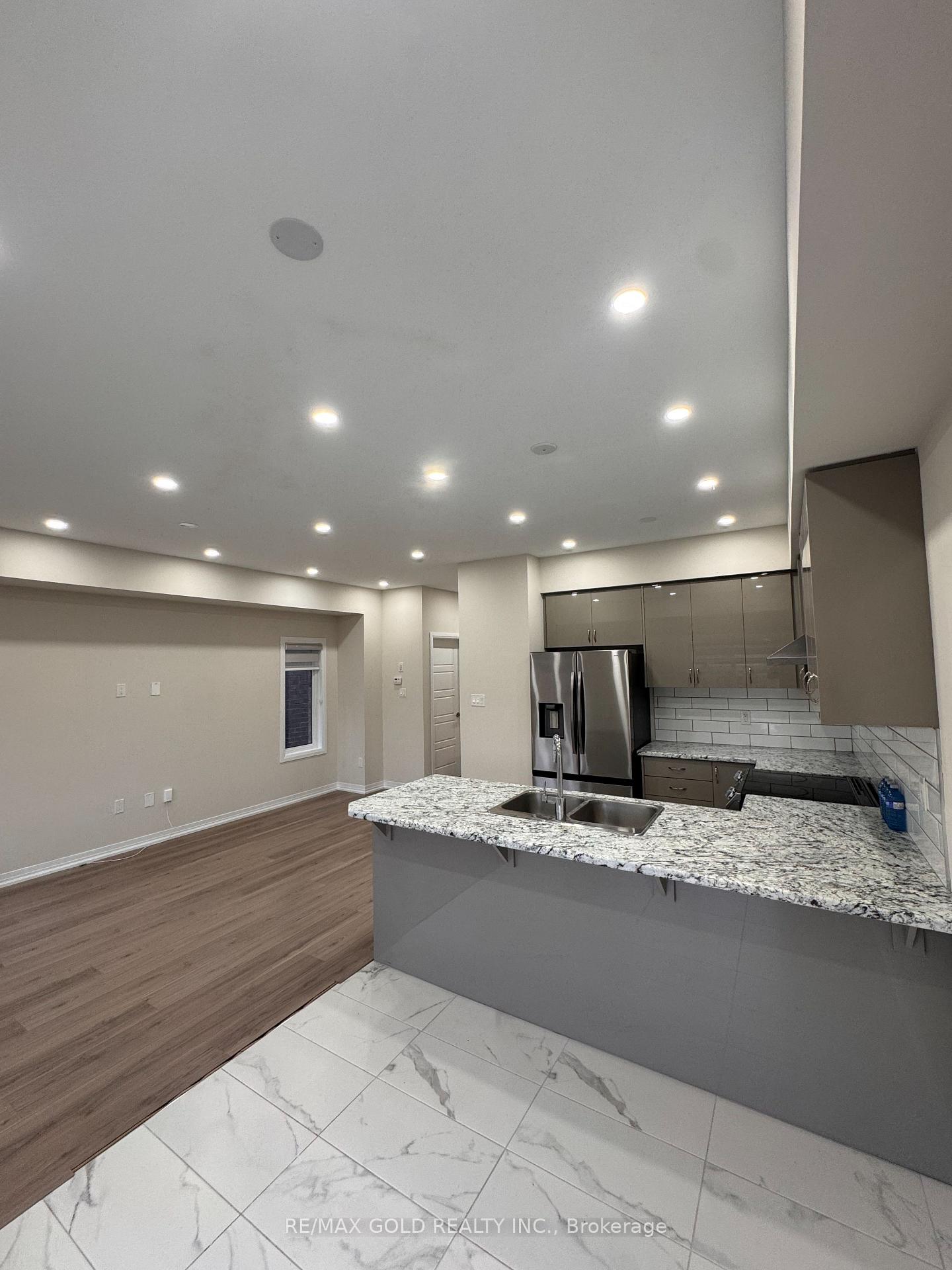 Photo 12 of 31 George Brier Drive W, Brant, Paris — HOMEH