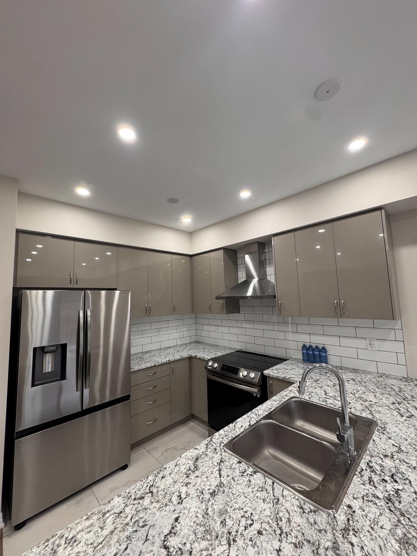 Photo 13 of 31 George Brier Drive W, Brant, Paris — HOMEH