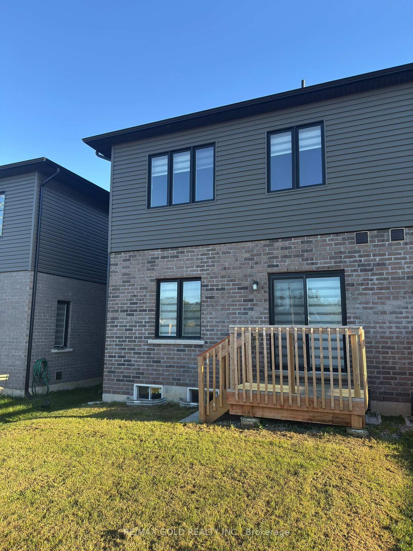 Photo 26 of 31 George Brier Drive W, Brant, Paris — HOMEH