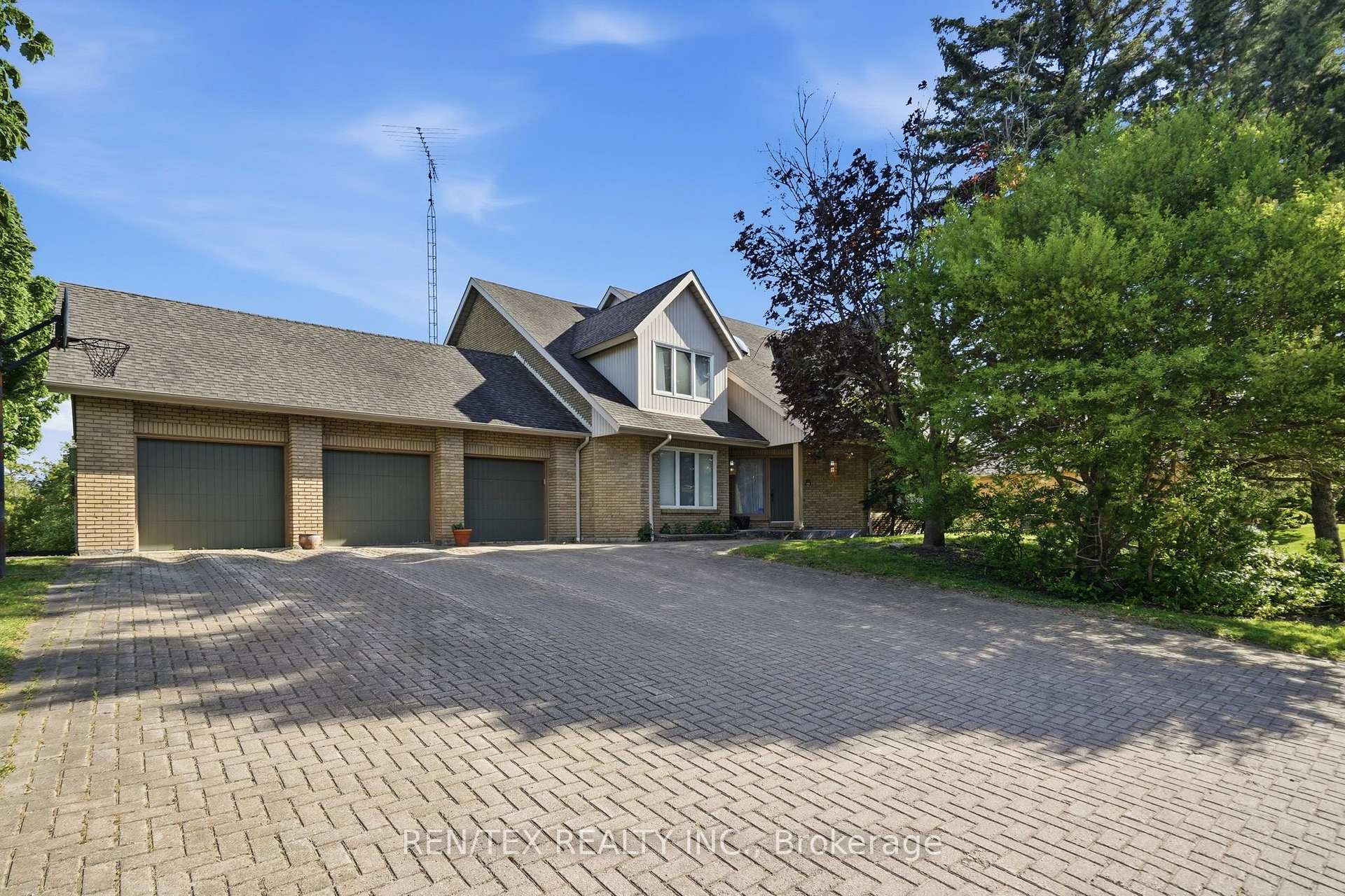 Photo 1 of 18 Curtis Crescent, King, King City — HOMEH