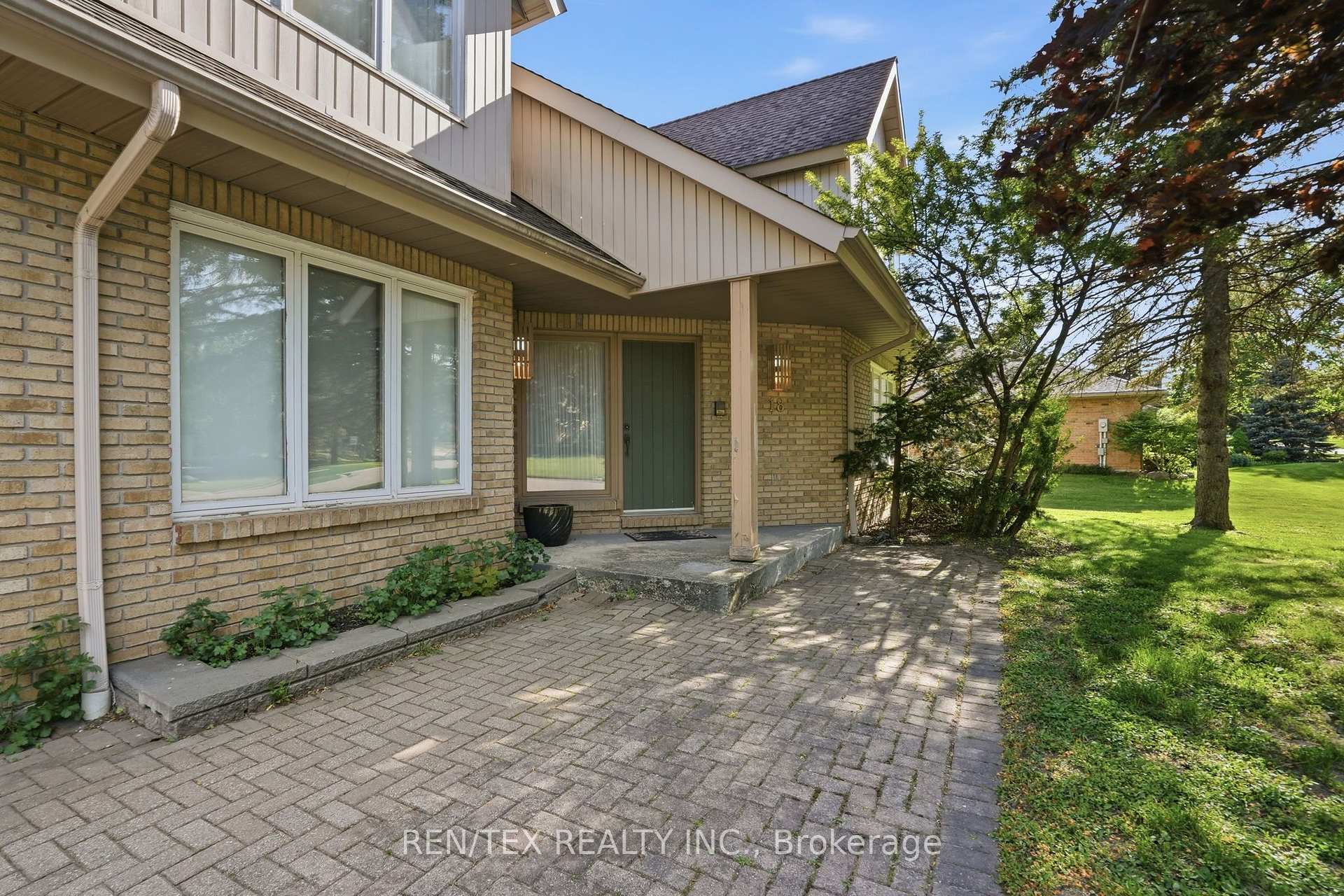 Photo 2 of 18 Curtis Crescent, King, King City — HOMEH