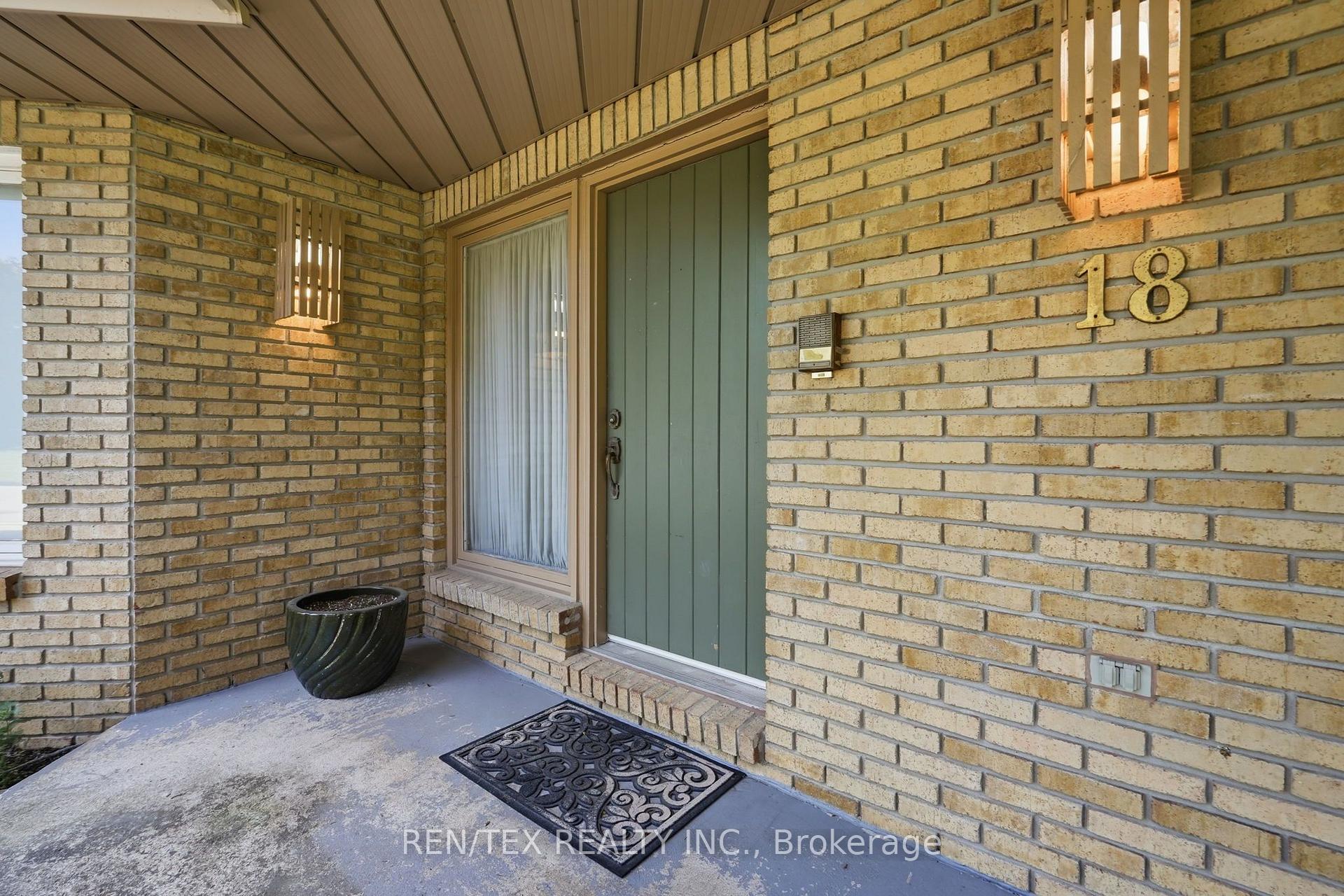 Photo 3 of 18 Curtis Crescent, King, King City — HOMEH
