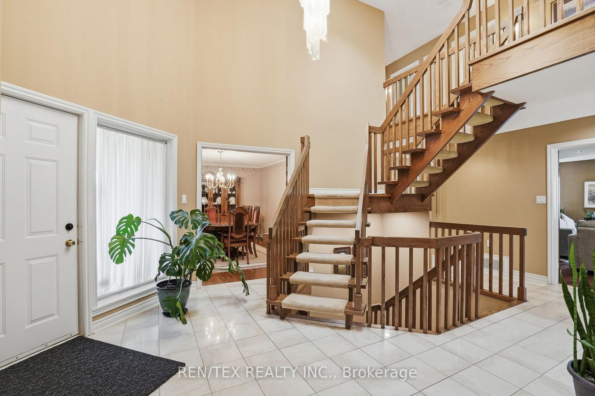 Photo 4 of 18 Curtis Crescent, King, King City — HOMEH