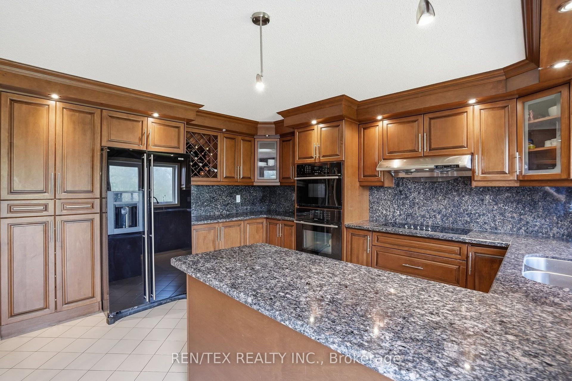 Photo 9 of 18 Curtis Crescent, King, King City — HOMEH