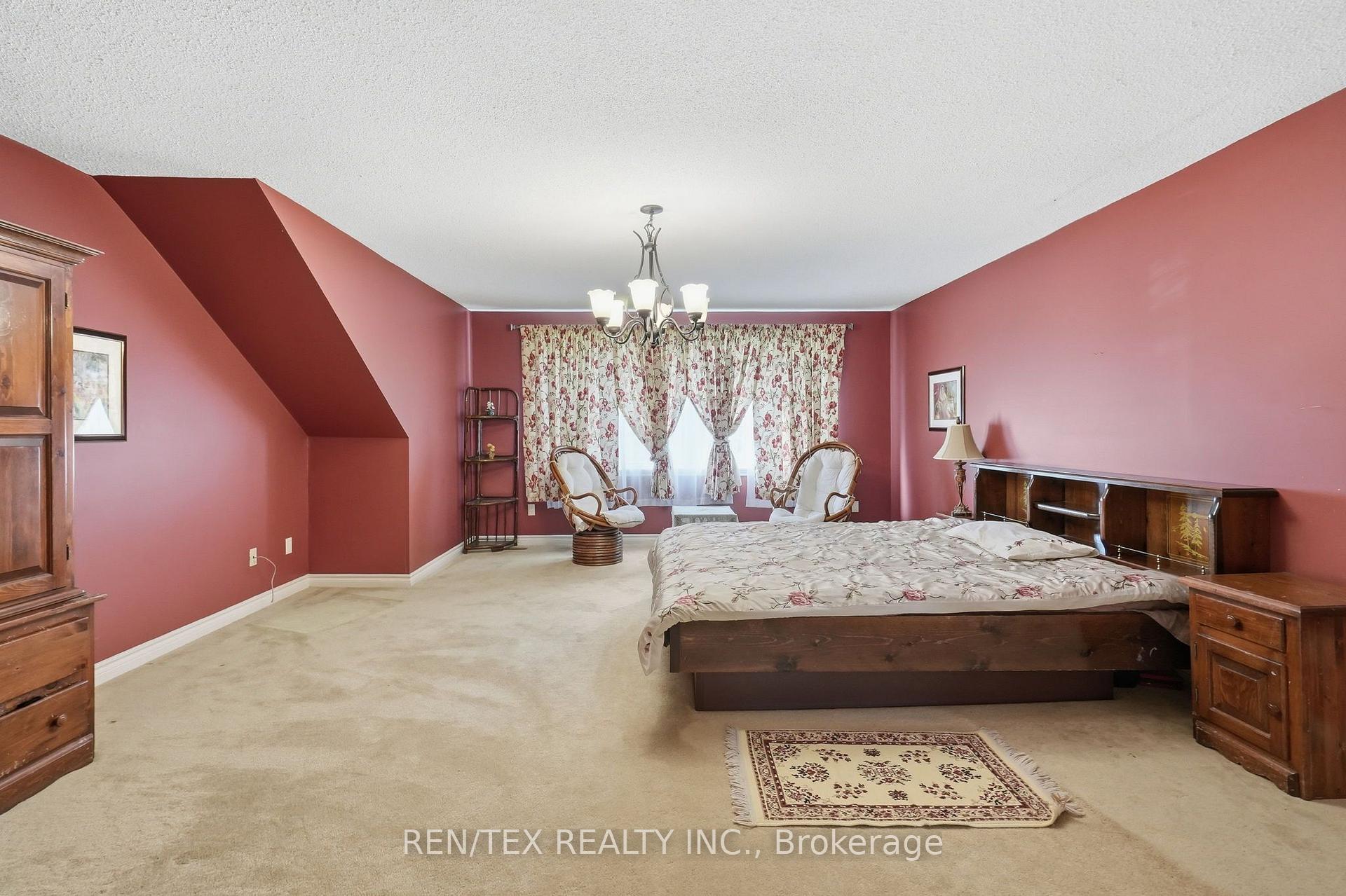 Photo 13 of 18 Curtis Crescent, King, King City — HOMEH