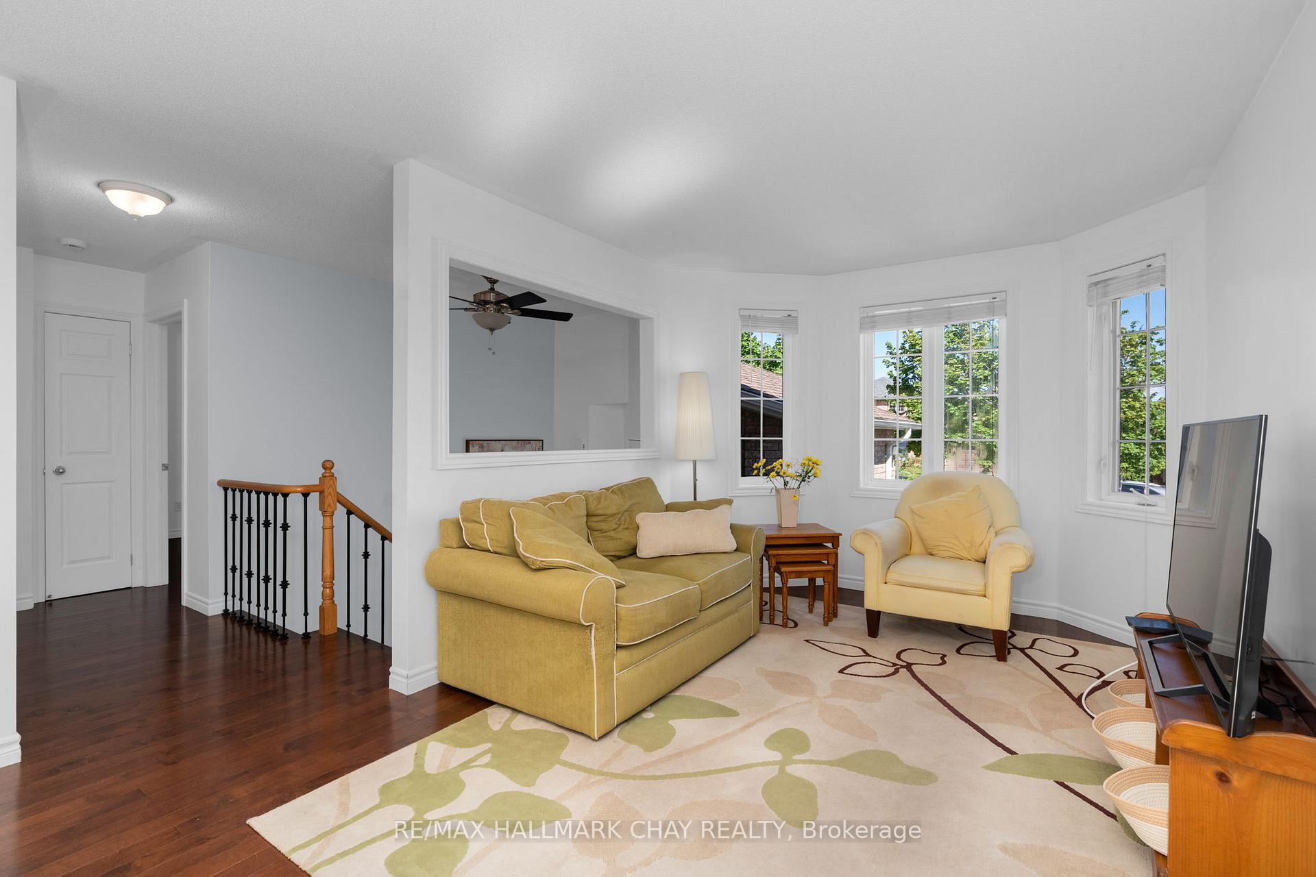 Photo 5 of 63 Masters Drive, Barrie, East Bayfield — HOMEH