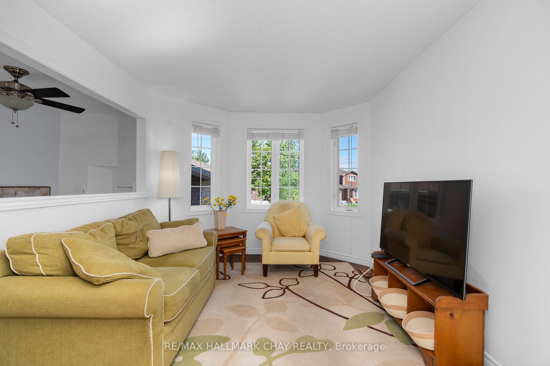 Photo 6 of 63 Masters Drive, Barrie, East Bayfield — HOMEH